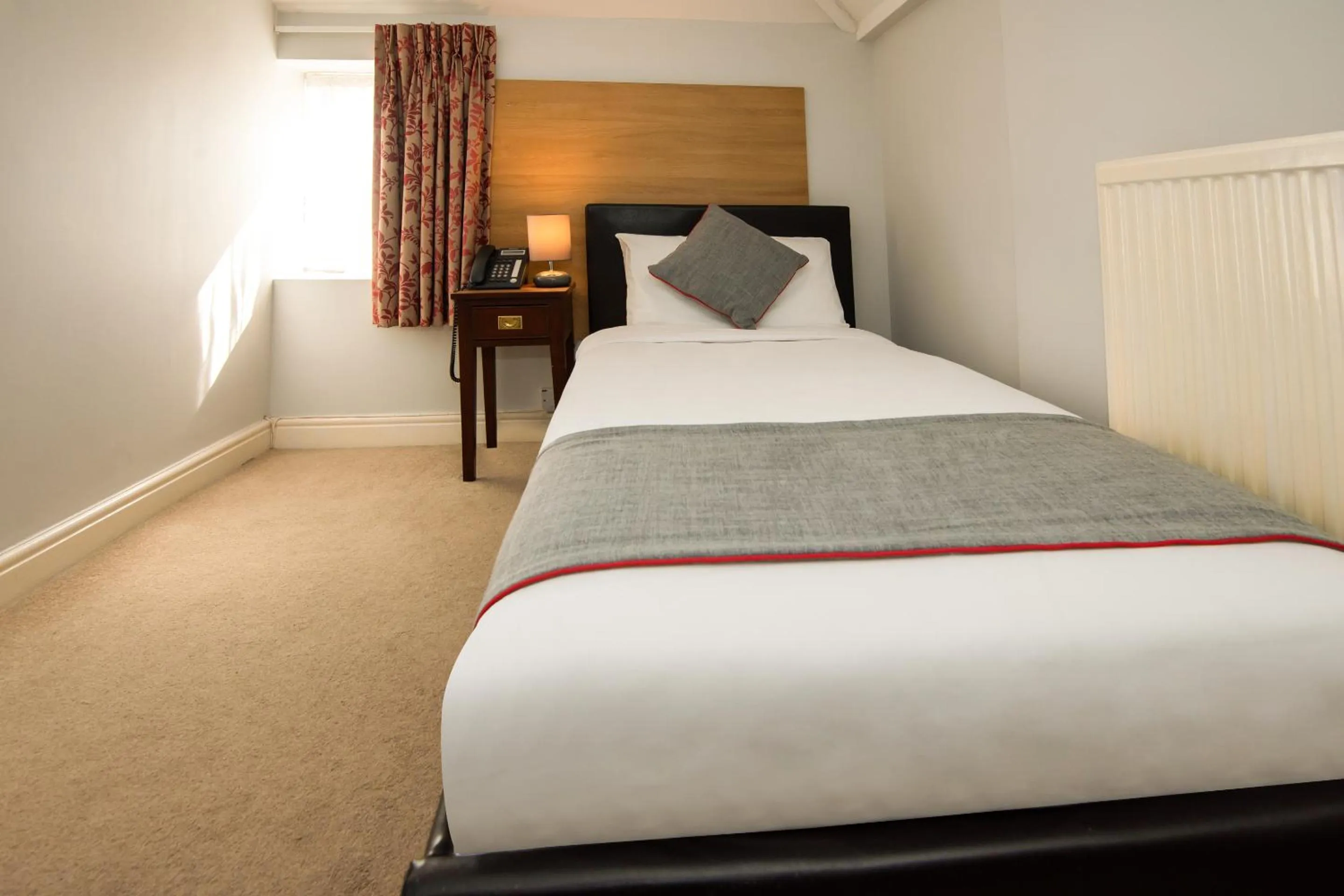 Bedroom, Bed in The Regency, Clifton Bristol by Belvilla