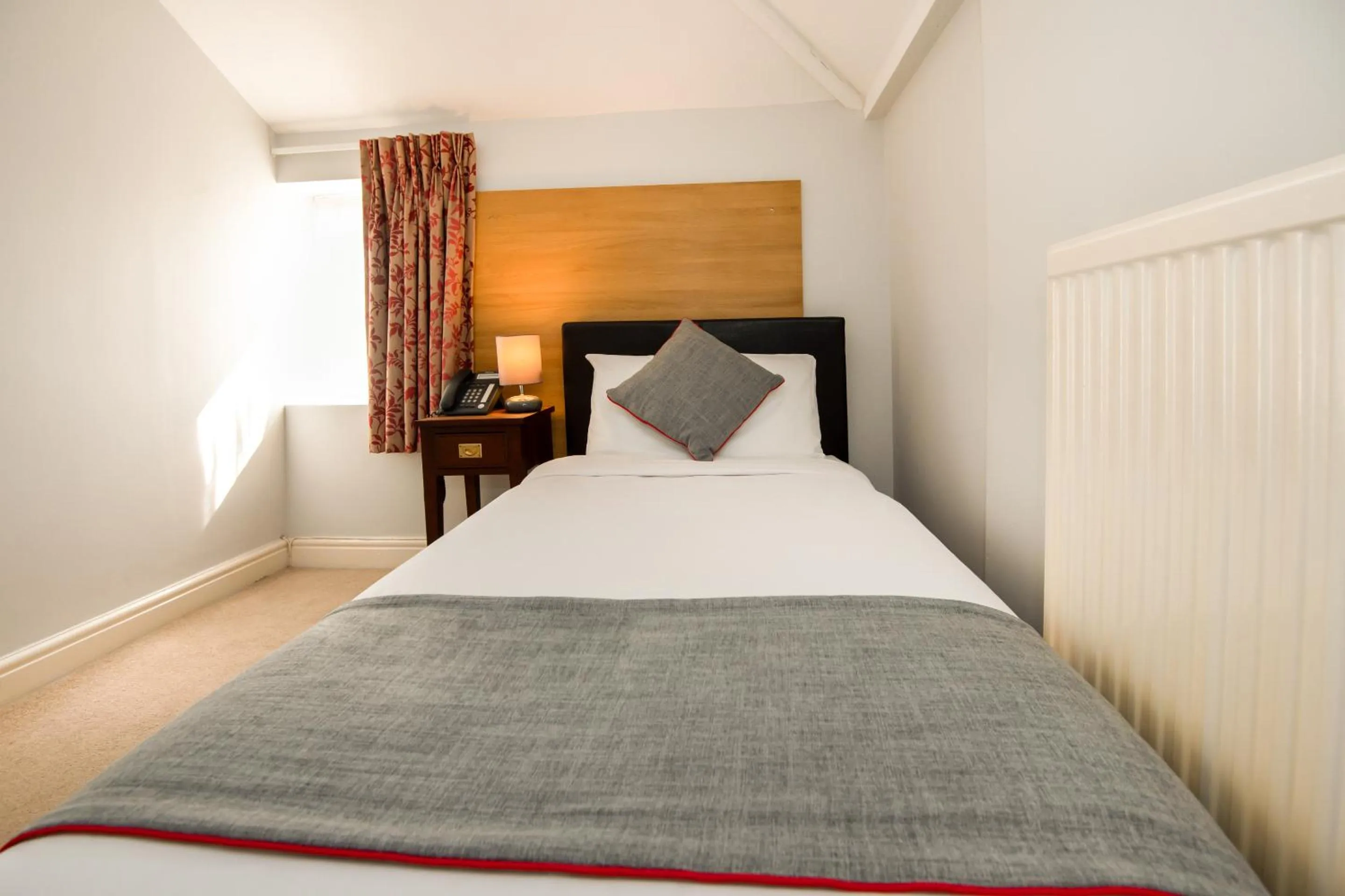 Bedroom, Bed in The Regency, Clifton Bristol by Belvilla