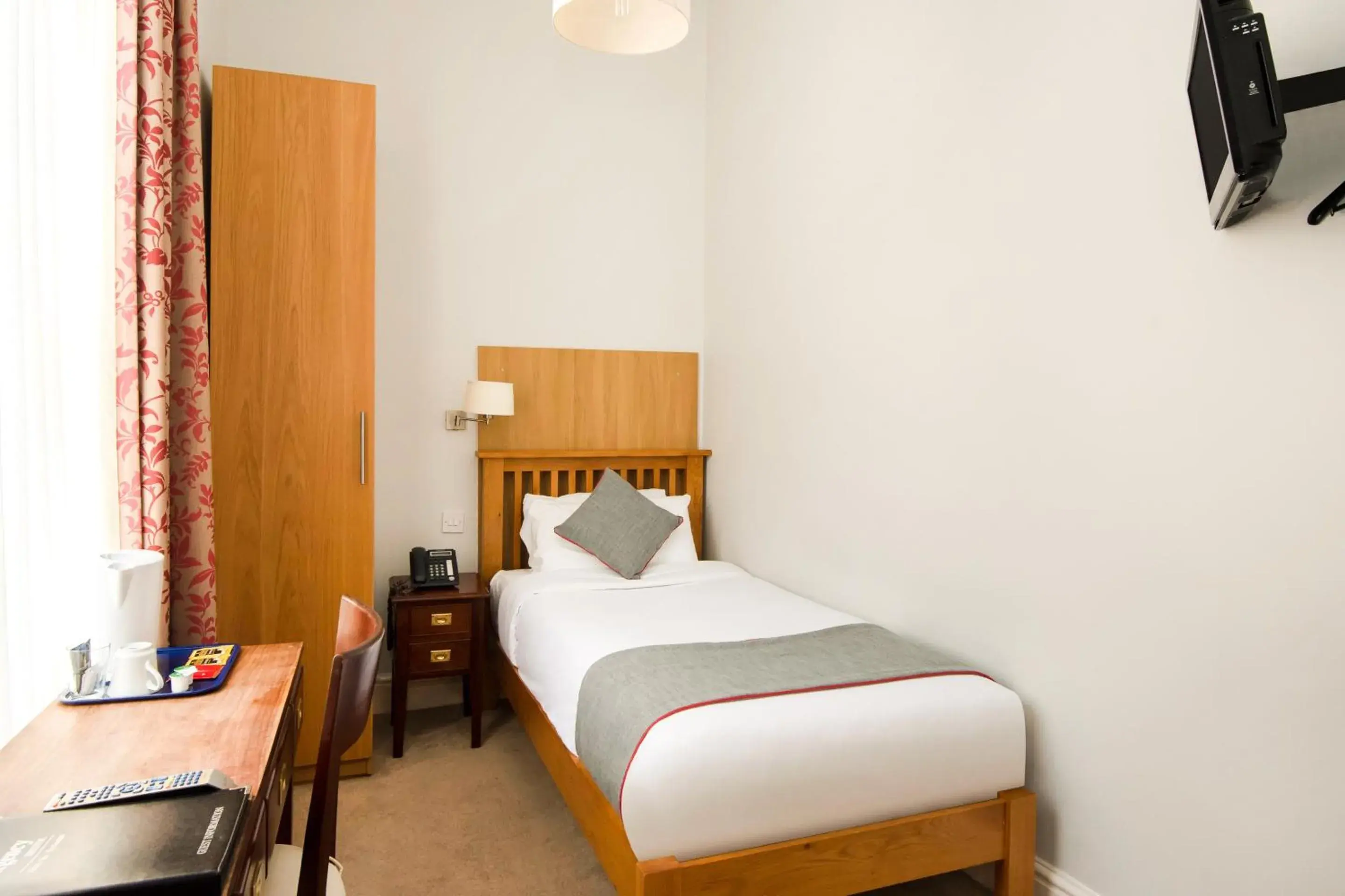 Bedroom, Bed in The Regency, Clifton Bristol Bedroom, Bed in The Regency, Clifton Bristol