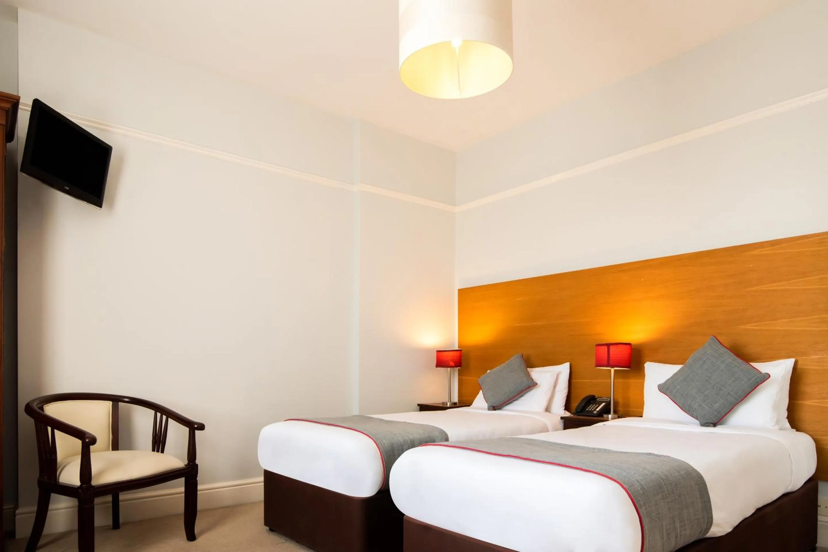 Bedroom, Bed in The Regency, Clifton Bristol by Belvilla