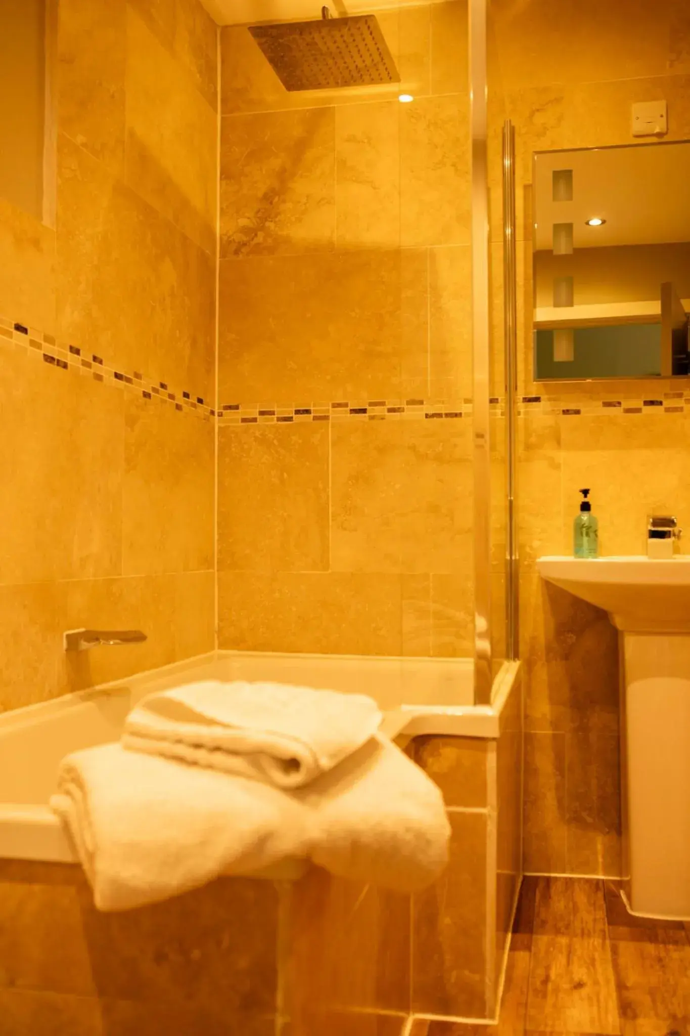 Luxury Double or Twin Room with Bath in The Coach House Skipton Luxury Double or Twin Room with Bath in The Coach House Skipton