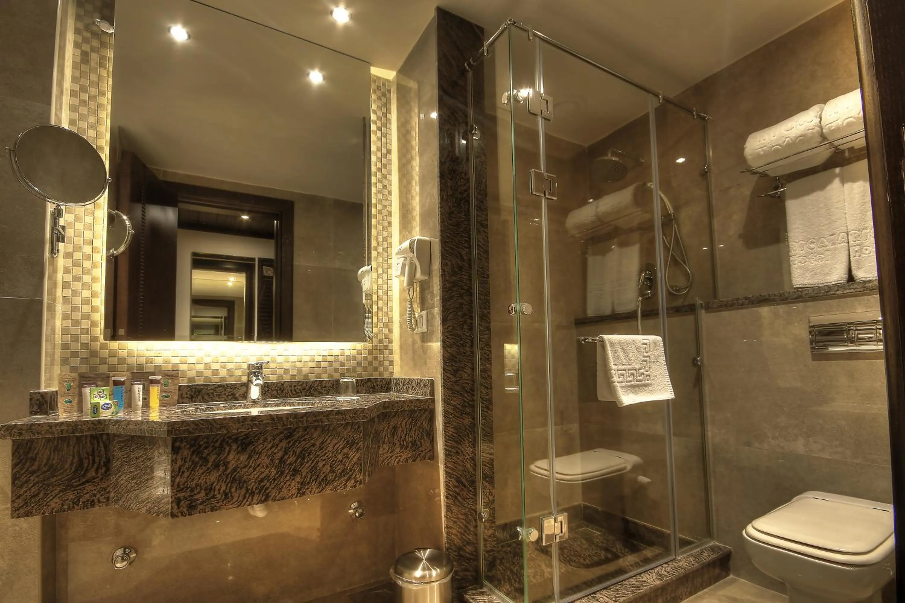 Shower in Africana Hotel & Spa