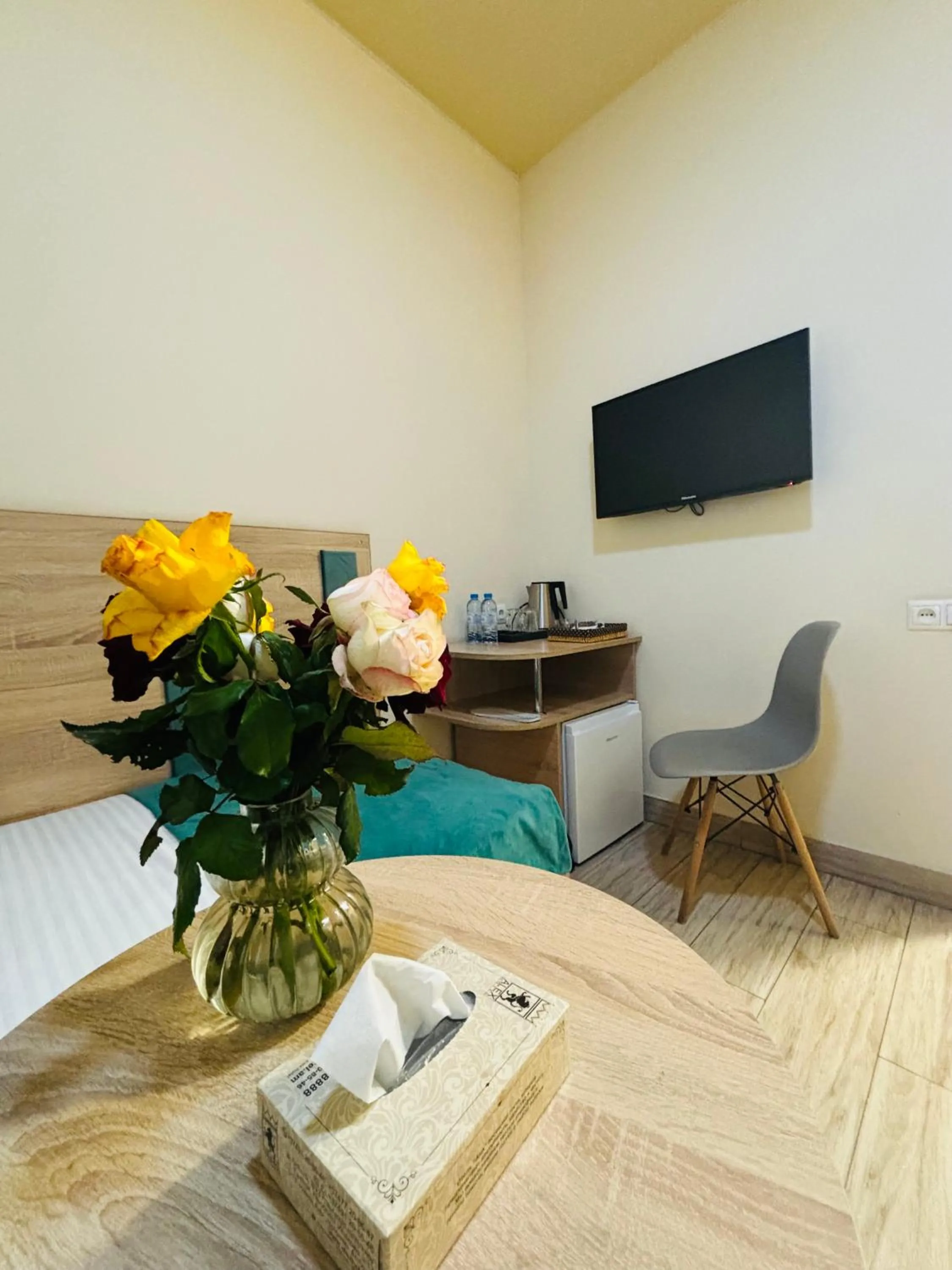 Photo of the whole room in Alex Hotel