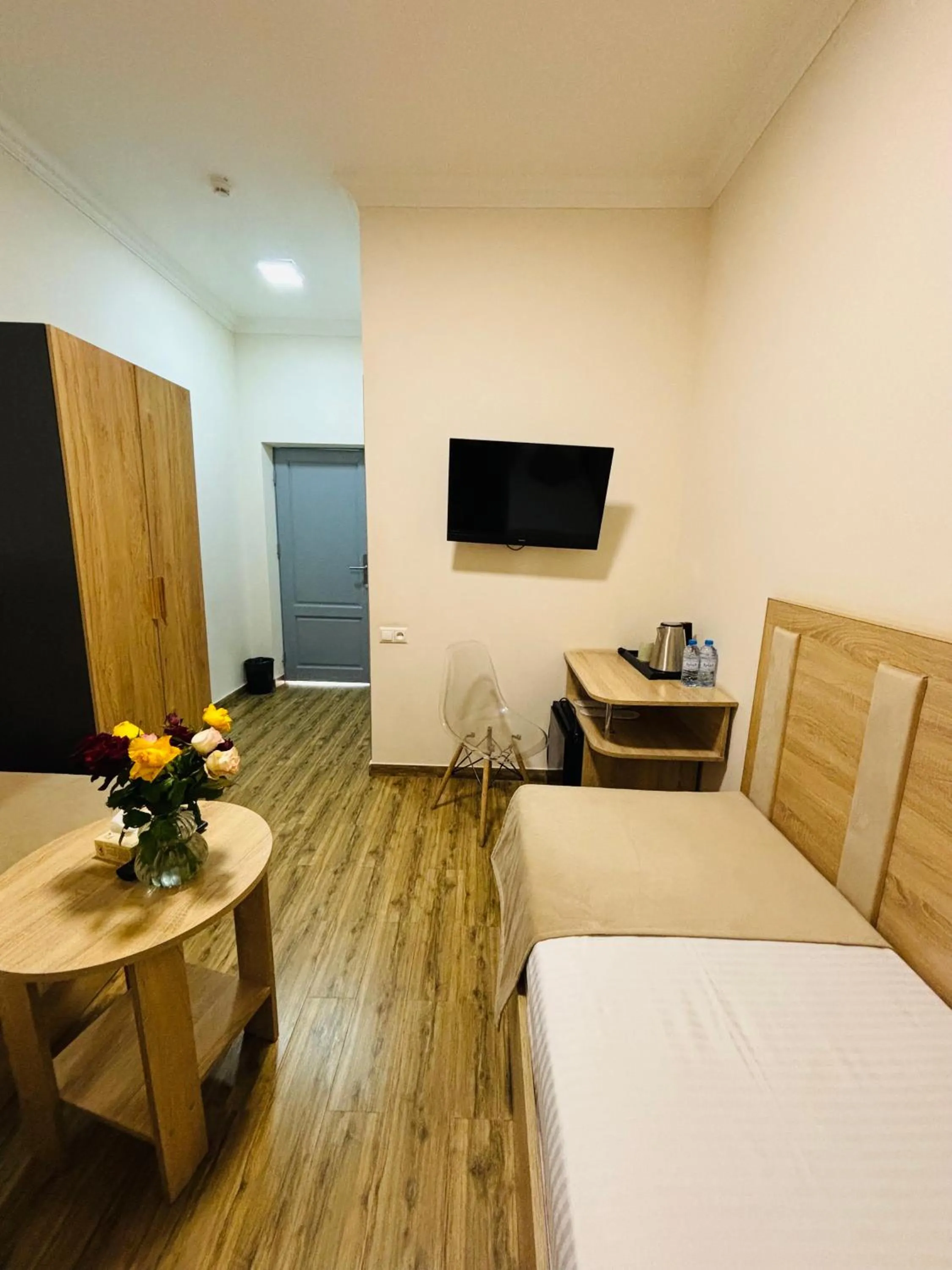 Dining area, Bed in Alex Hotel