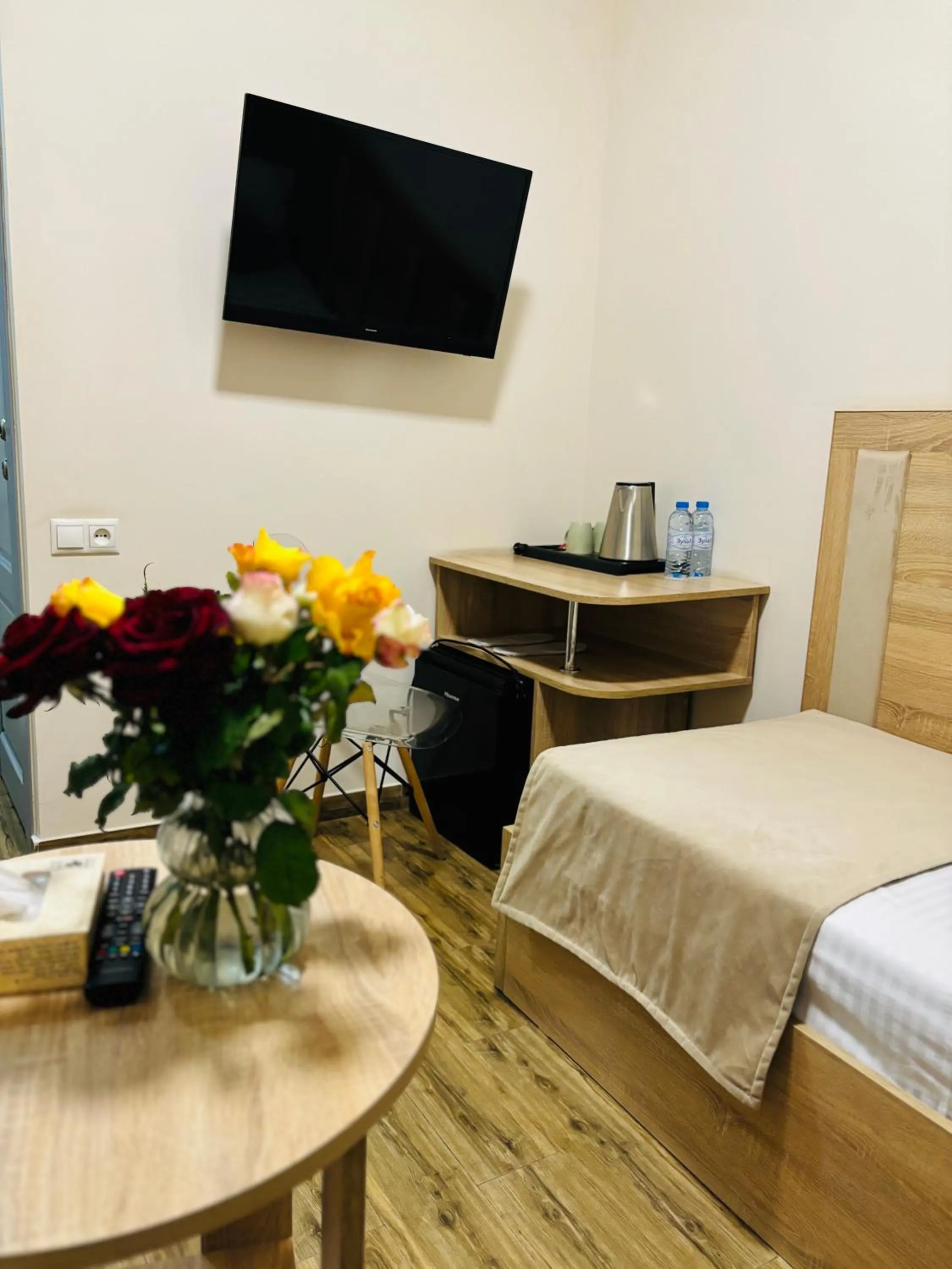 Photo of the whole room, Bed in Alex Hotel