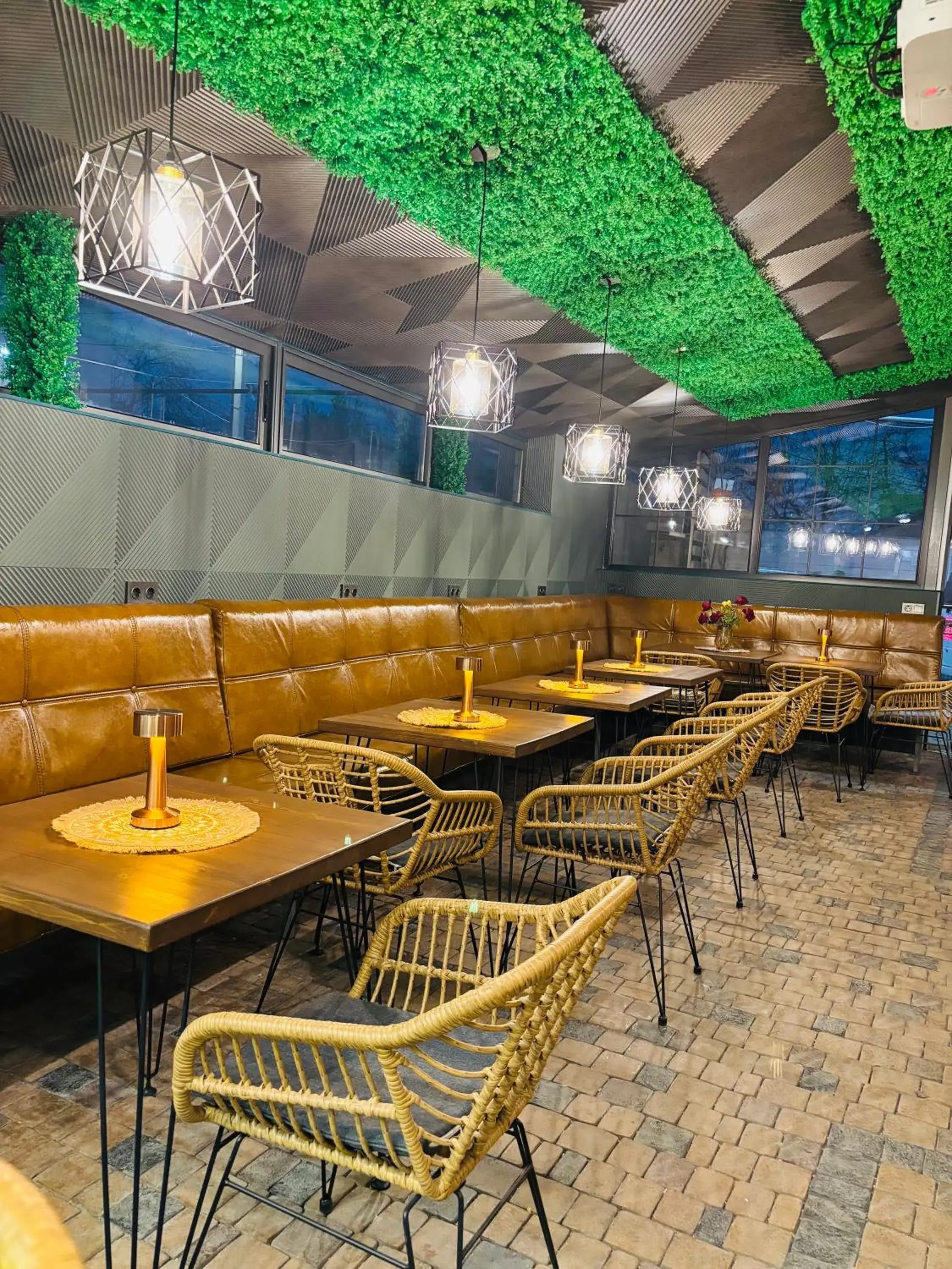 Restaurant/places to eat in Alex Hotel Restaurant/places to eat in Alex Hotel