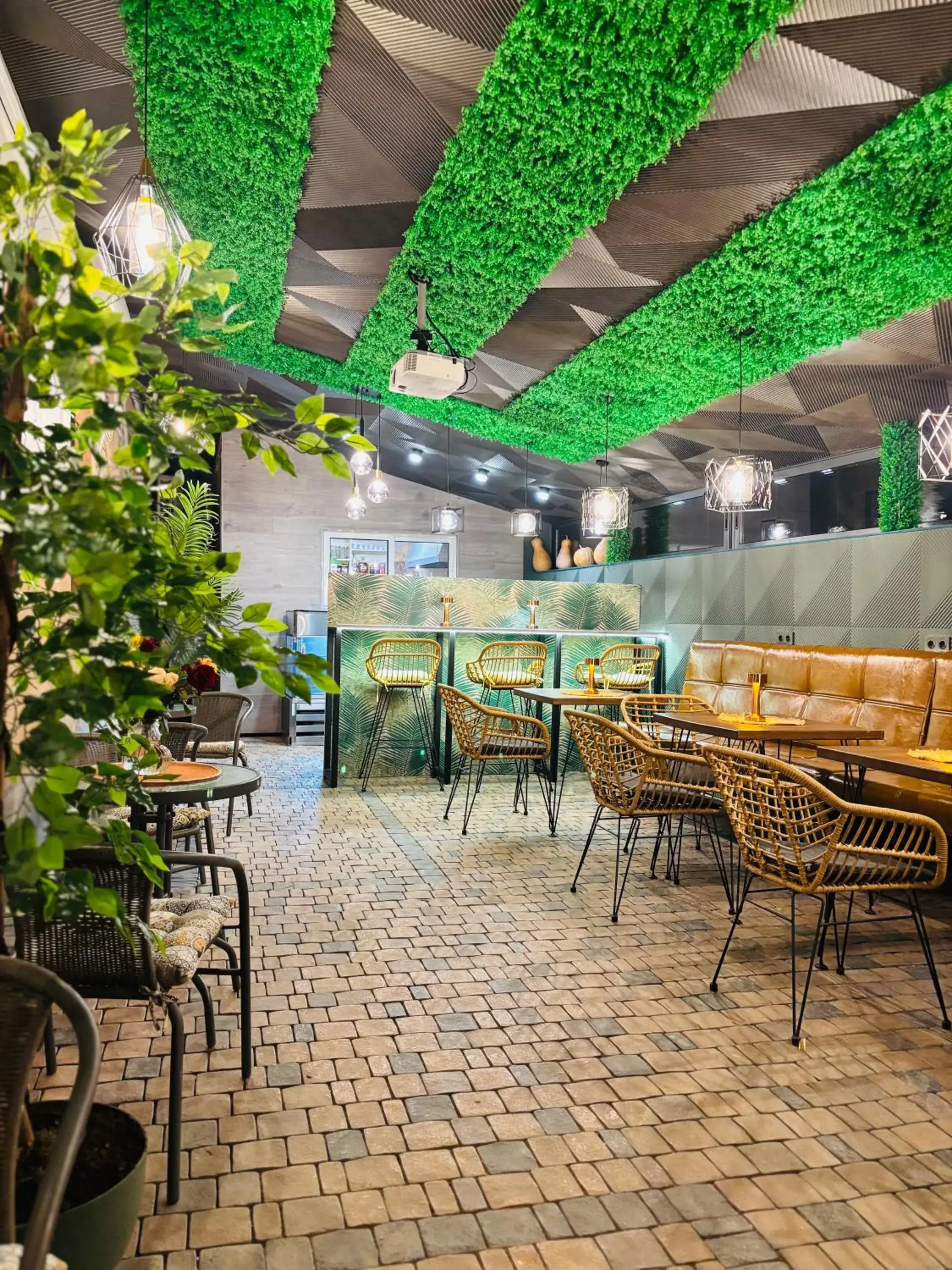 Restaurant/places to eat in Alex Hotel Restaurant/places to eat in Alex Hotel