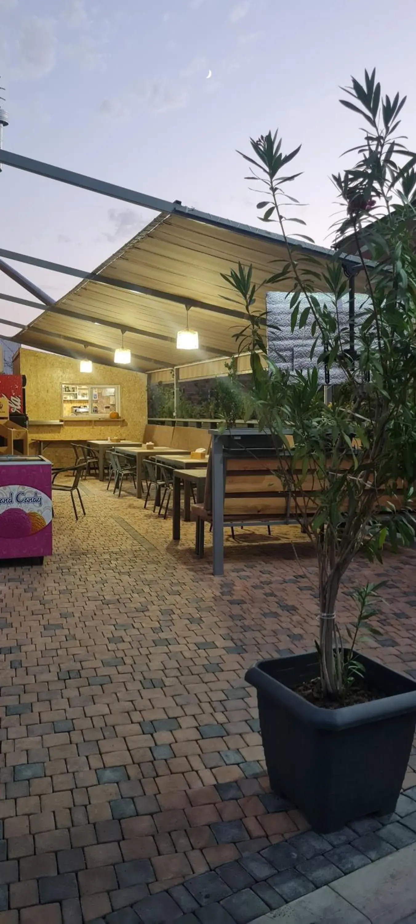 Restaurant/places to eat in Alex Hotel Restaurant/places to eat in Alex Hotel