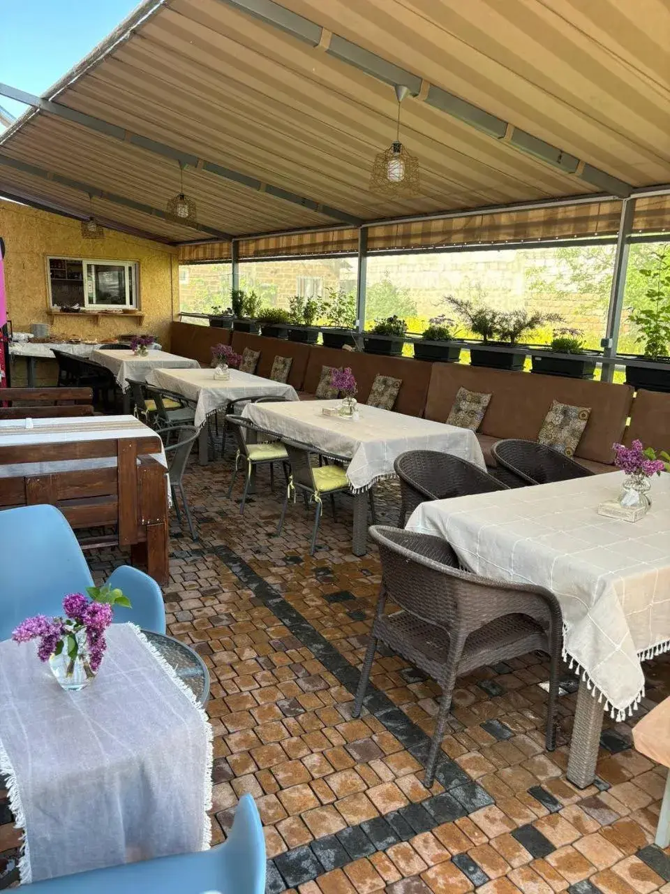 Restaurant/places to eat in Alex Hotel Restaurant/places to eat in Alex Hotel