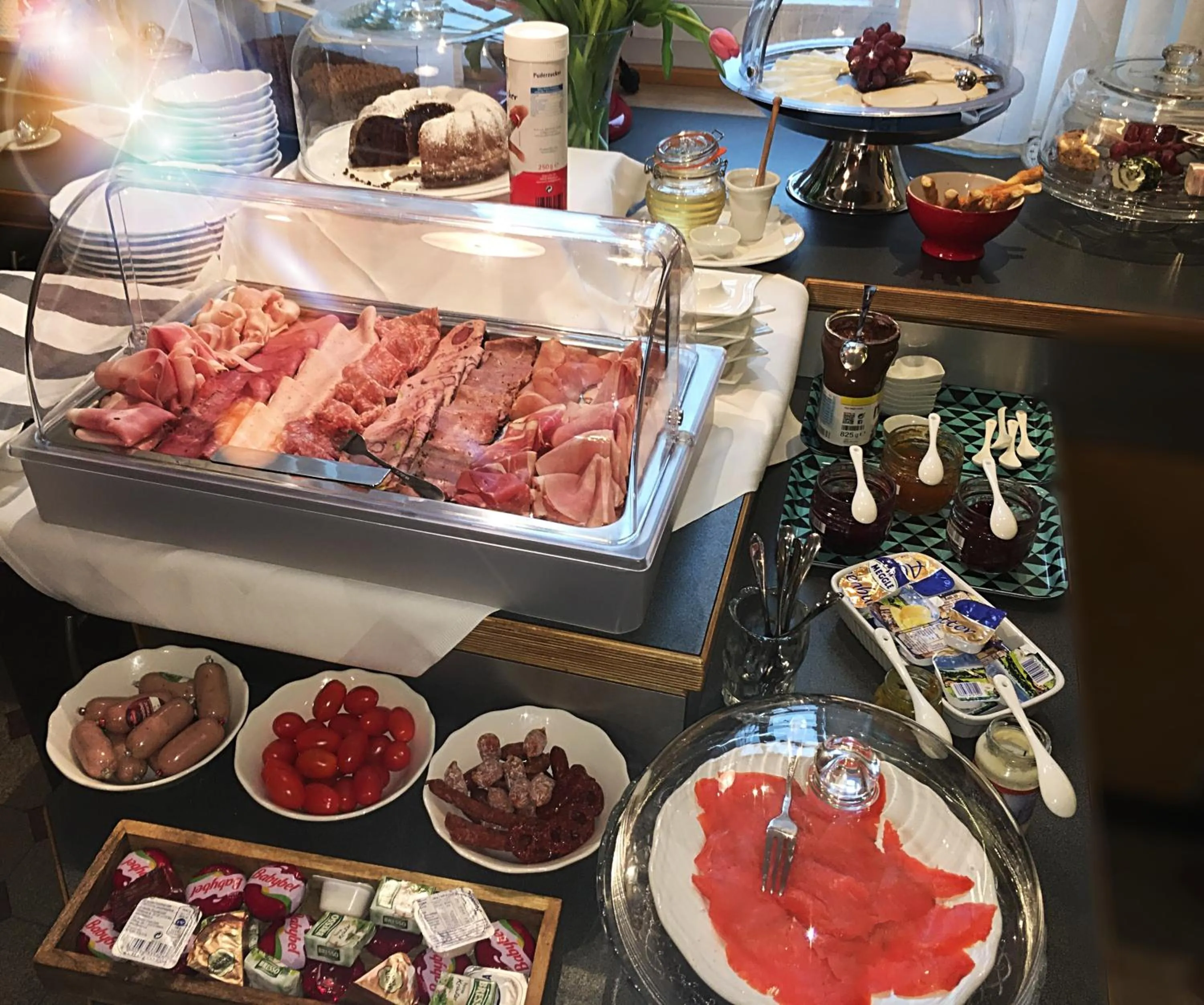 Buffet breakfast in Lilis kleines Hotel