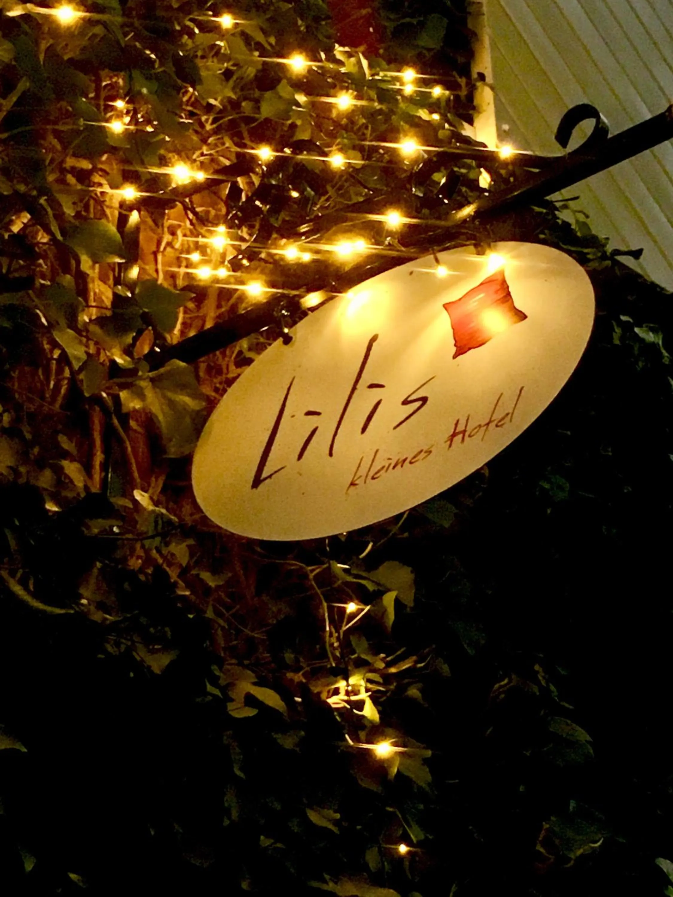 Logo/Certificate/Sign in Lilis kleines Hotel