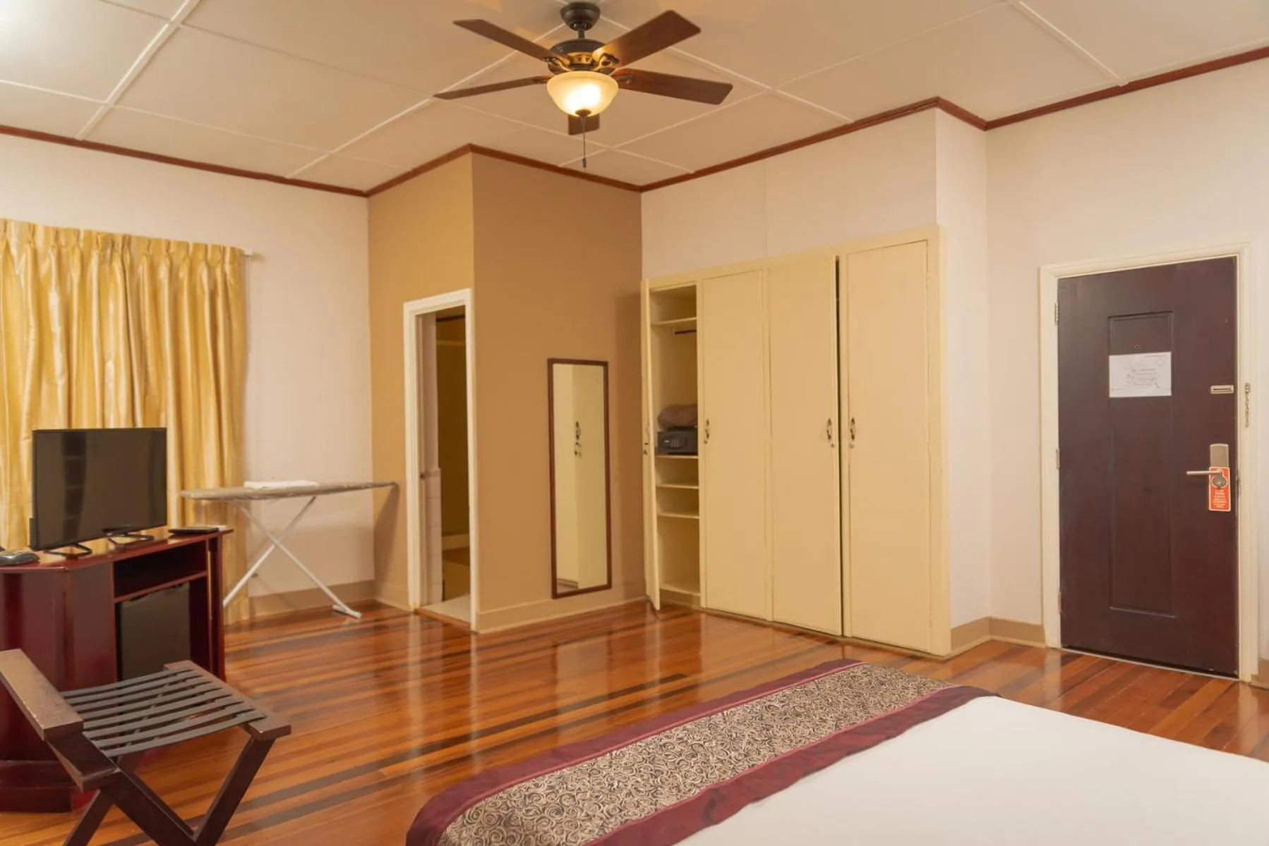 TV and multimedia, Bed in Herdmanston Lodge Hotel