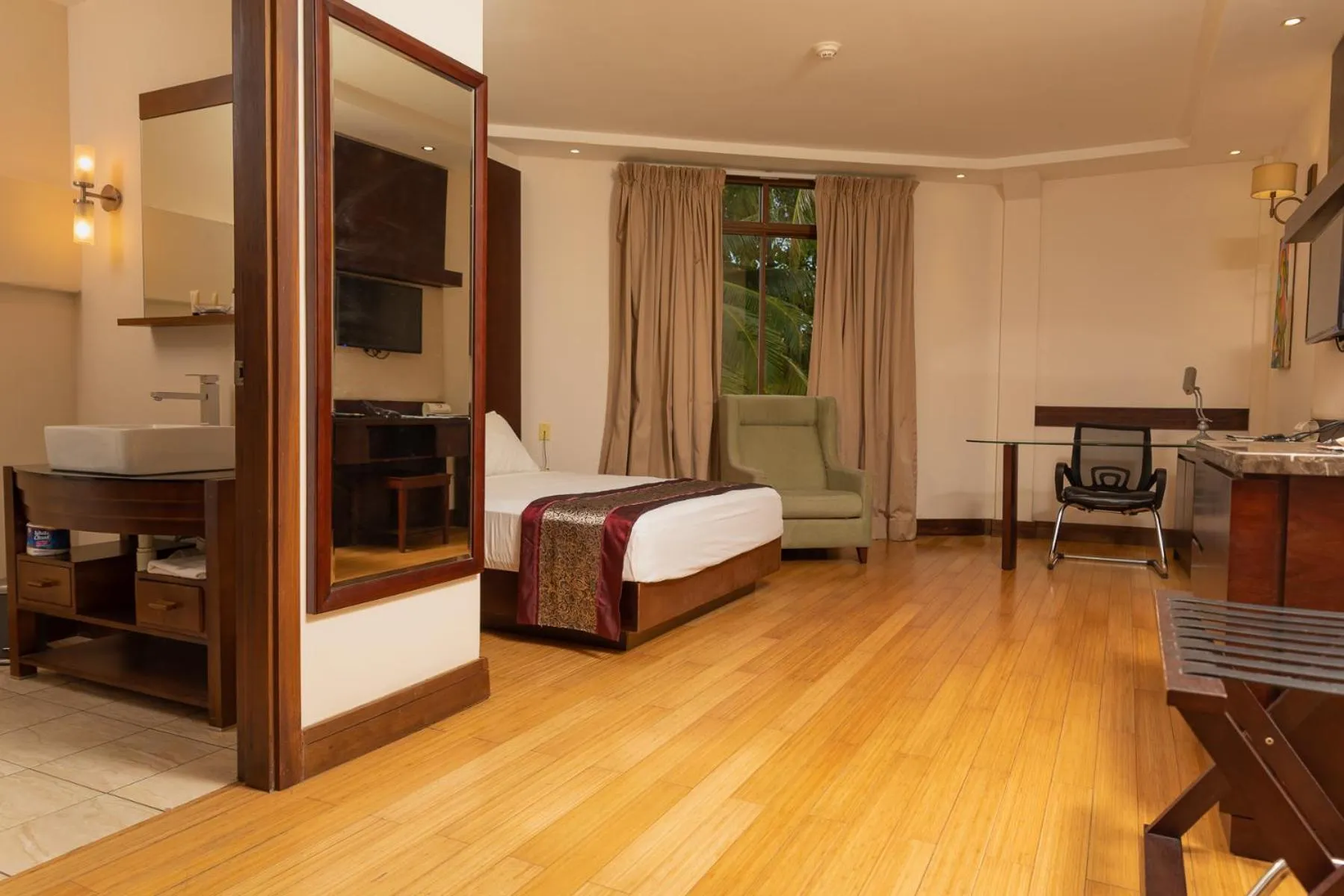 Photo of the whole room, Bed in Herdmanston Lodge Hotel