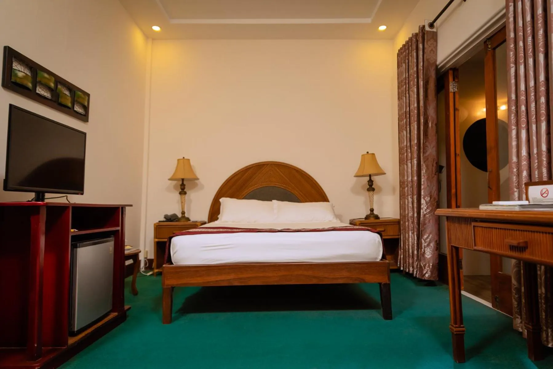 Photo of the whole room, Bed in Herdmanston Lodge Hotel