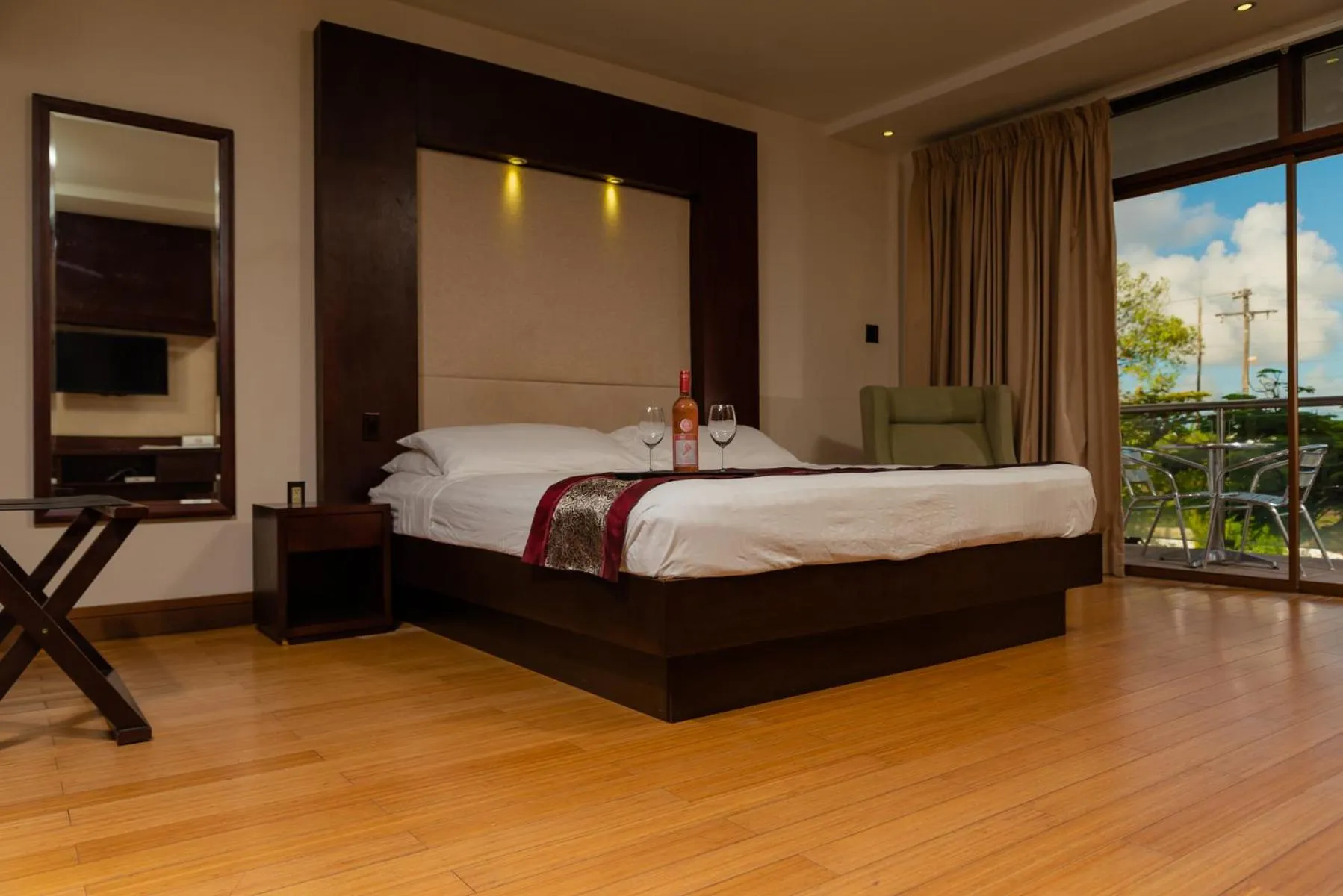 Balcony/Terrace, Bed in Herdmanston Lodge Hotel