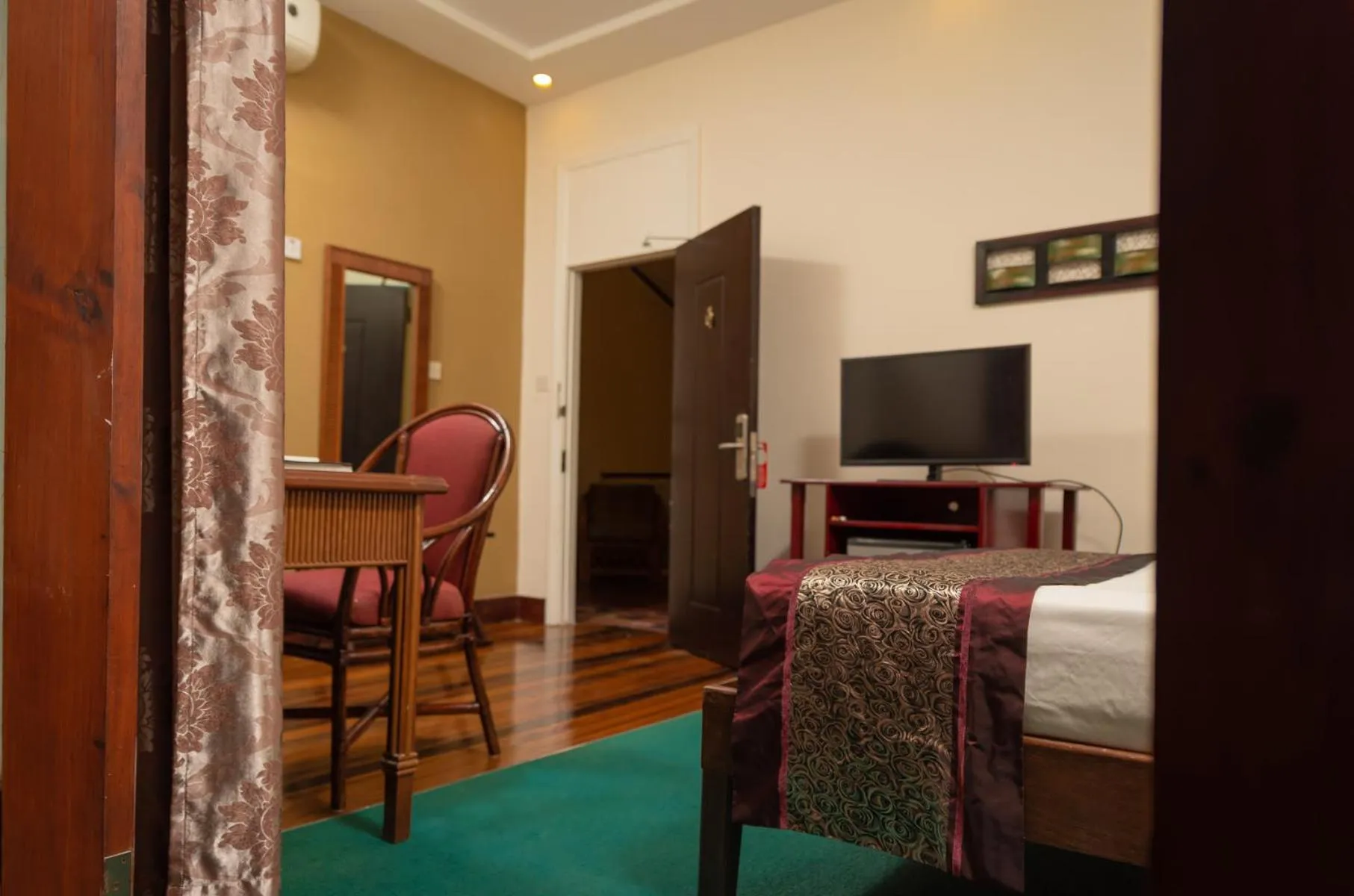 Bed in Herdmanston Lodge Hotel