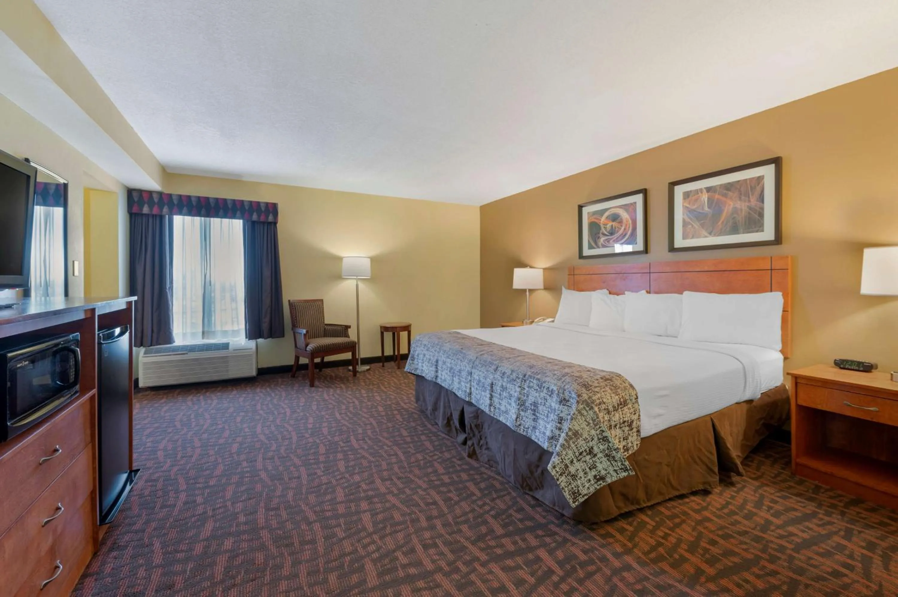 Photo of the whole room, Bed in Best Western Louisville East Inn & Suites