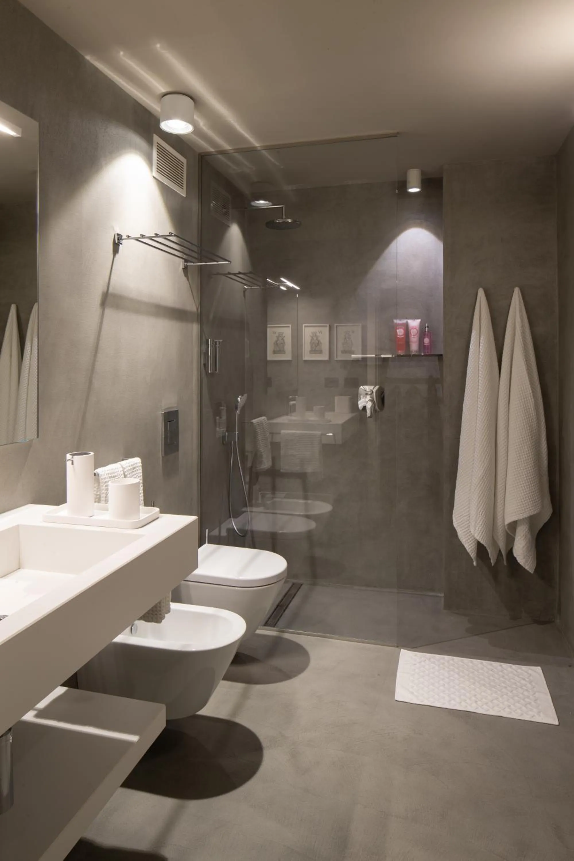 Shower in EDIT Lofts