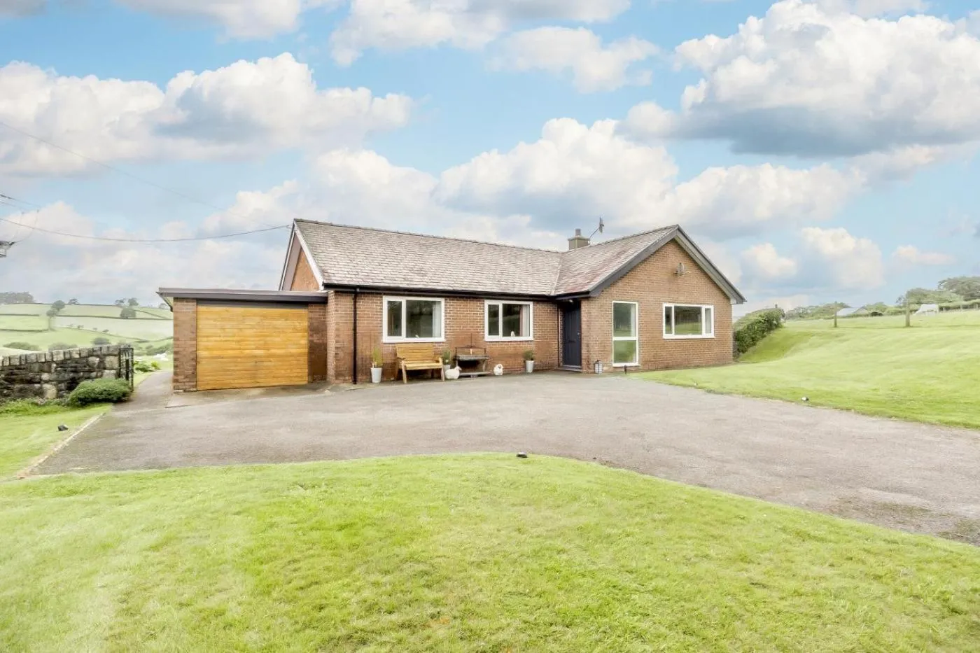 3 Bed in Bala oc-bow26