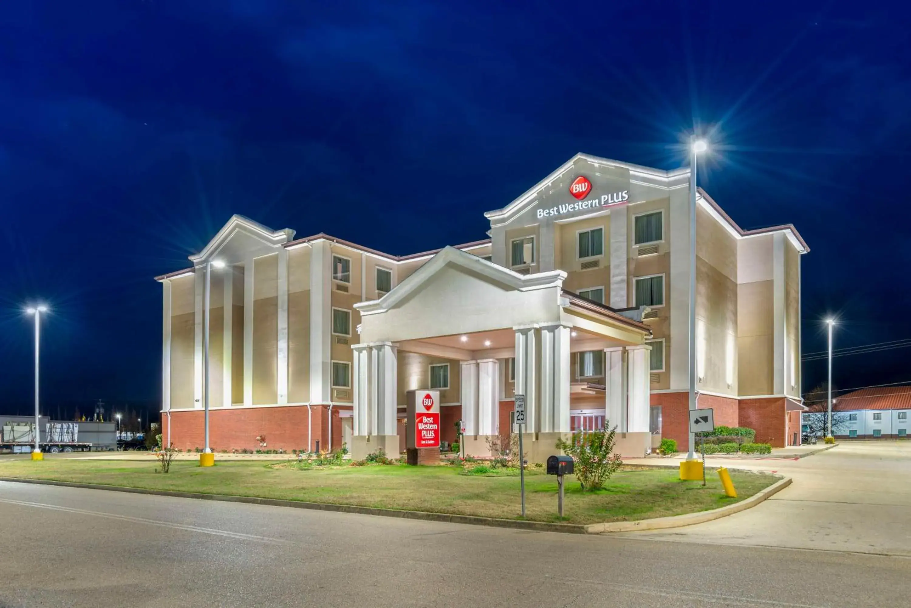 Property building in Best Western Plus Flowood Inn & Suites Property building in Best Western Plus Flowood Inn & Suites