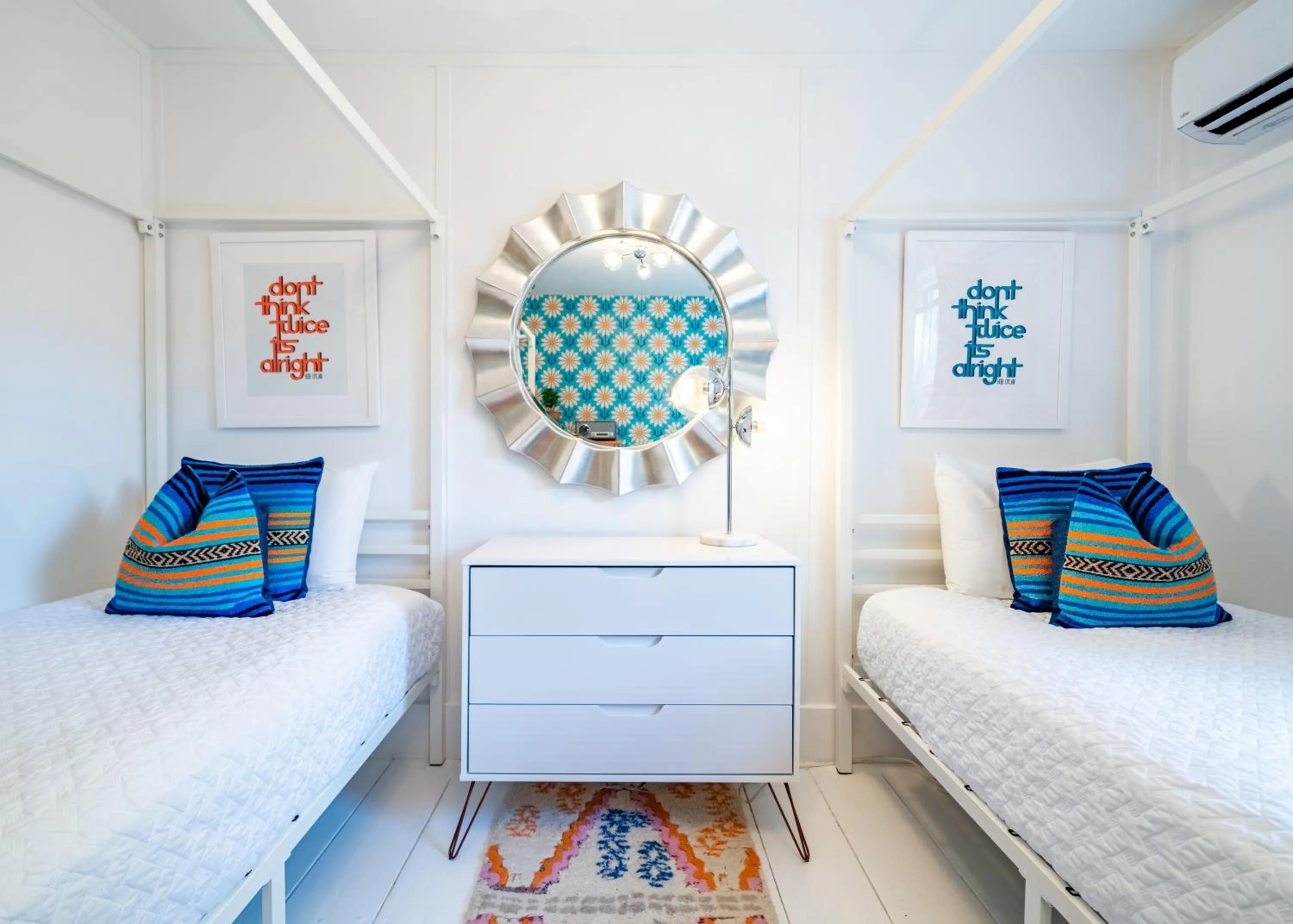 Bedroom, Bed in Twin Gables of Woodstock