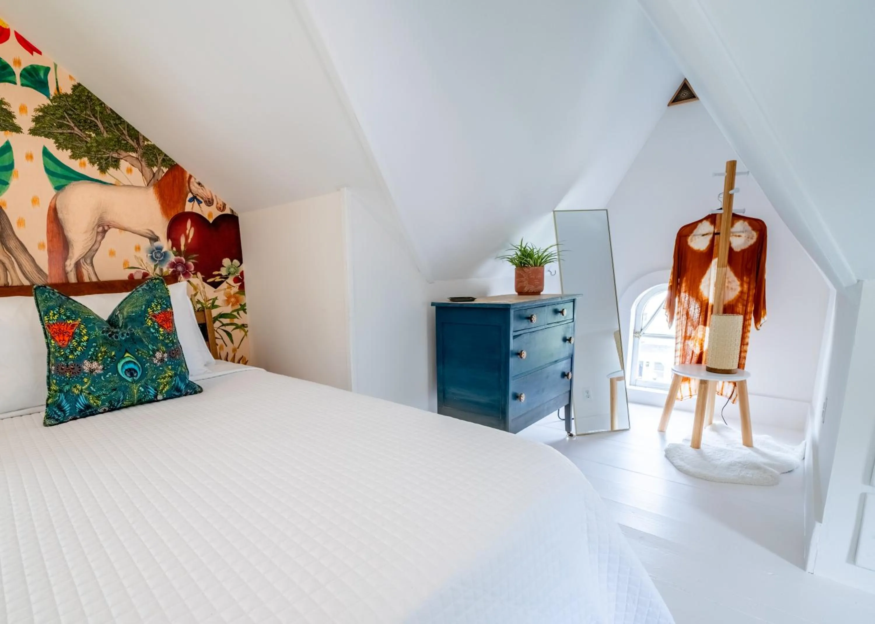 Bedroom, Bed in Twin Gables of Woodstock