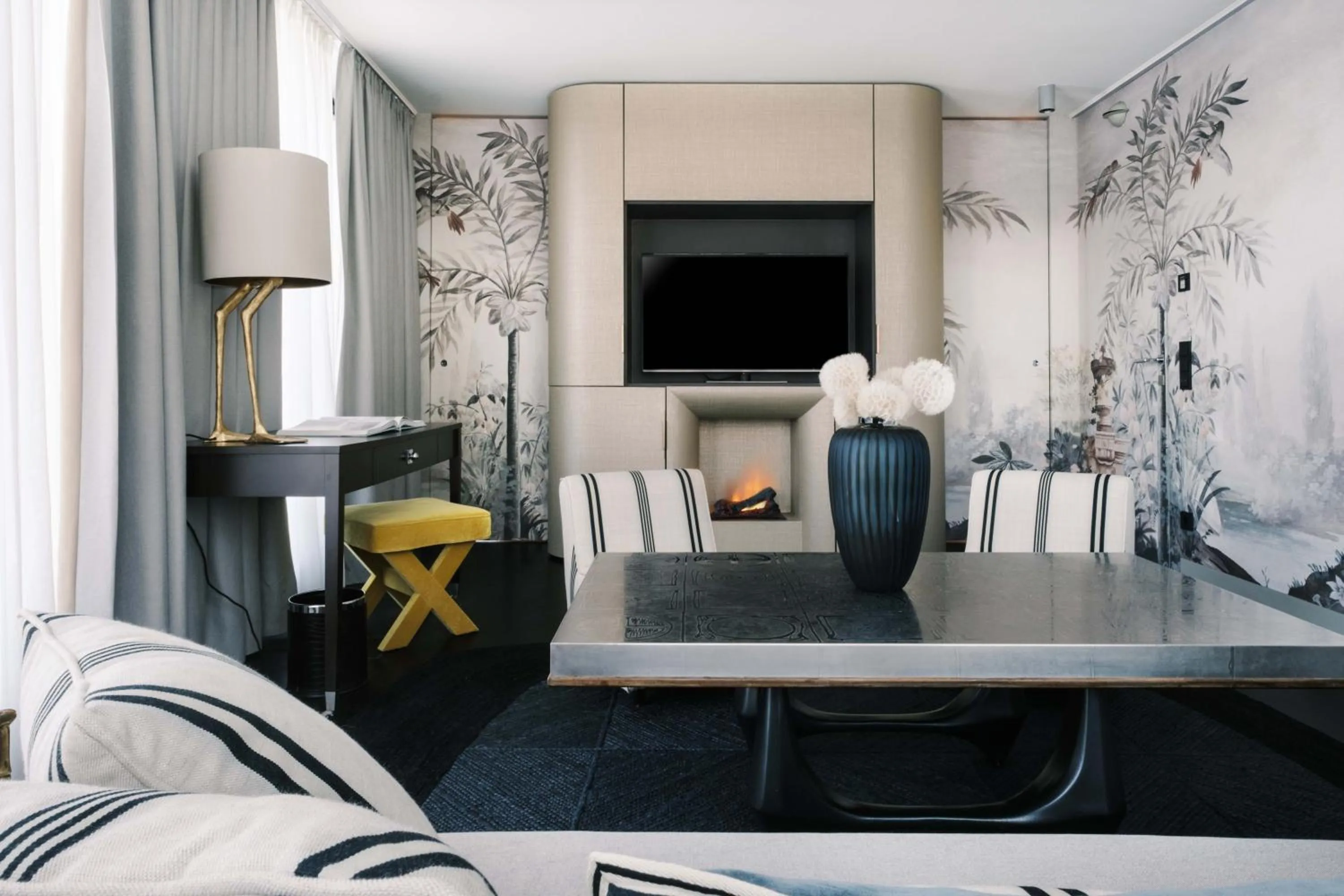 Seating area in Hotel Topazz & Lamée