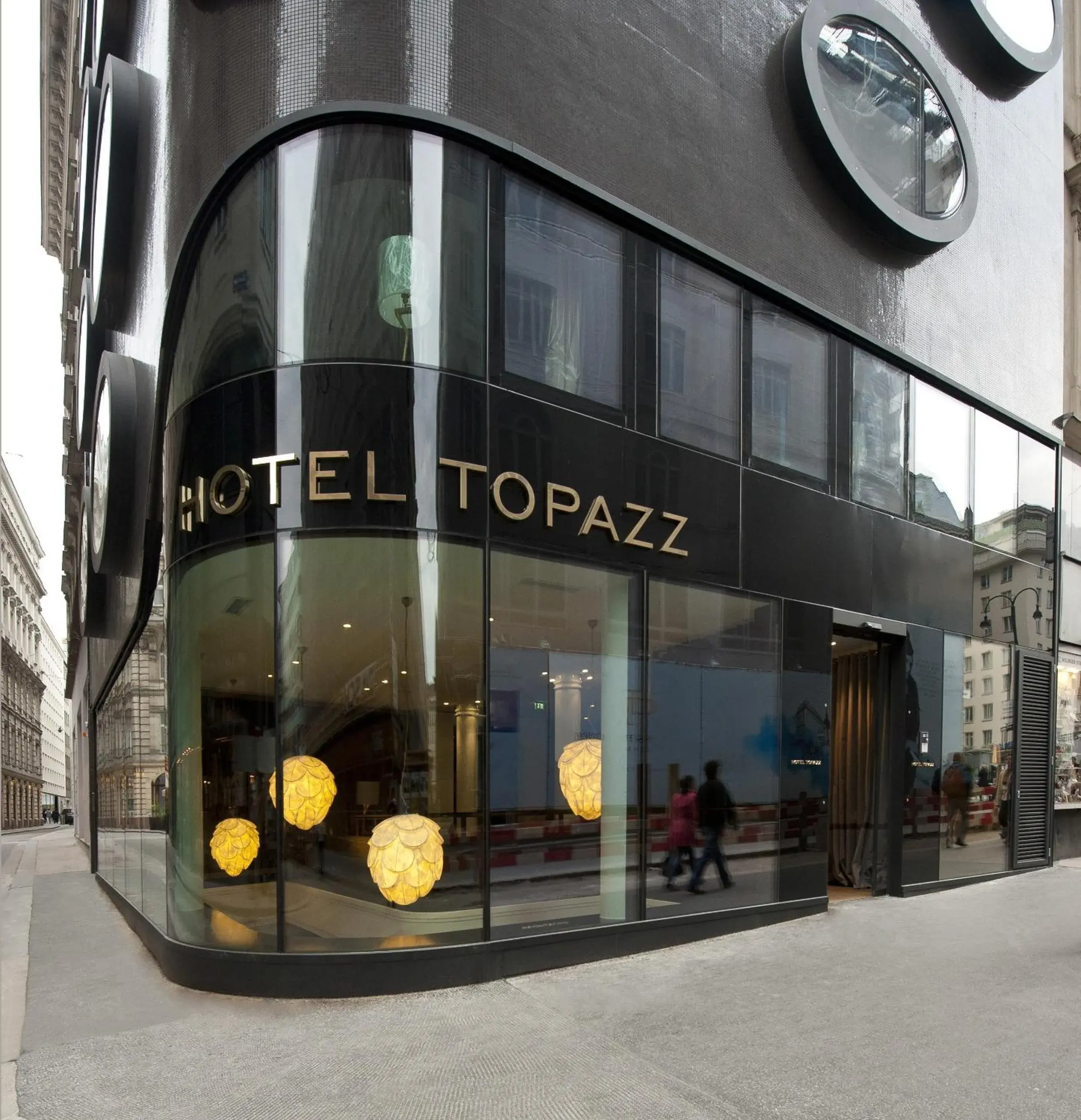 Facade/entrance in Hotel Topazz & Lamée Facade/entrance in Hotel Topazz & Lamée