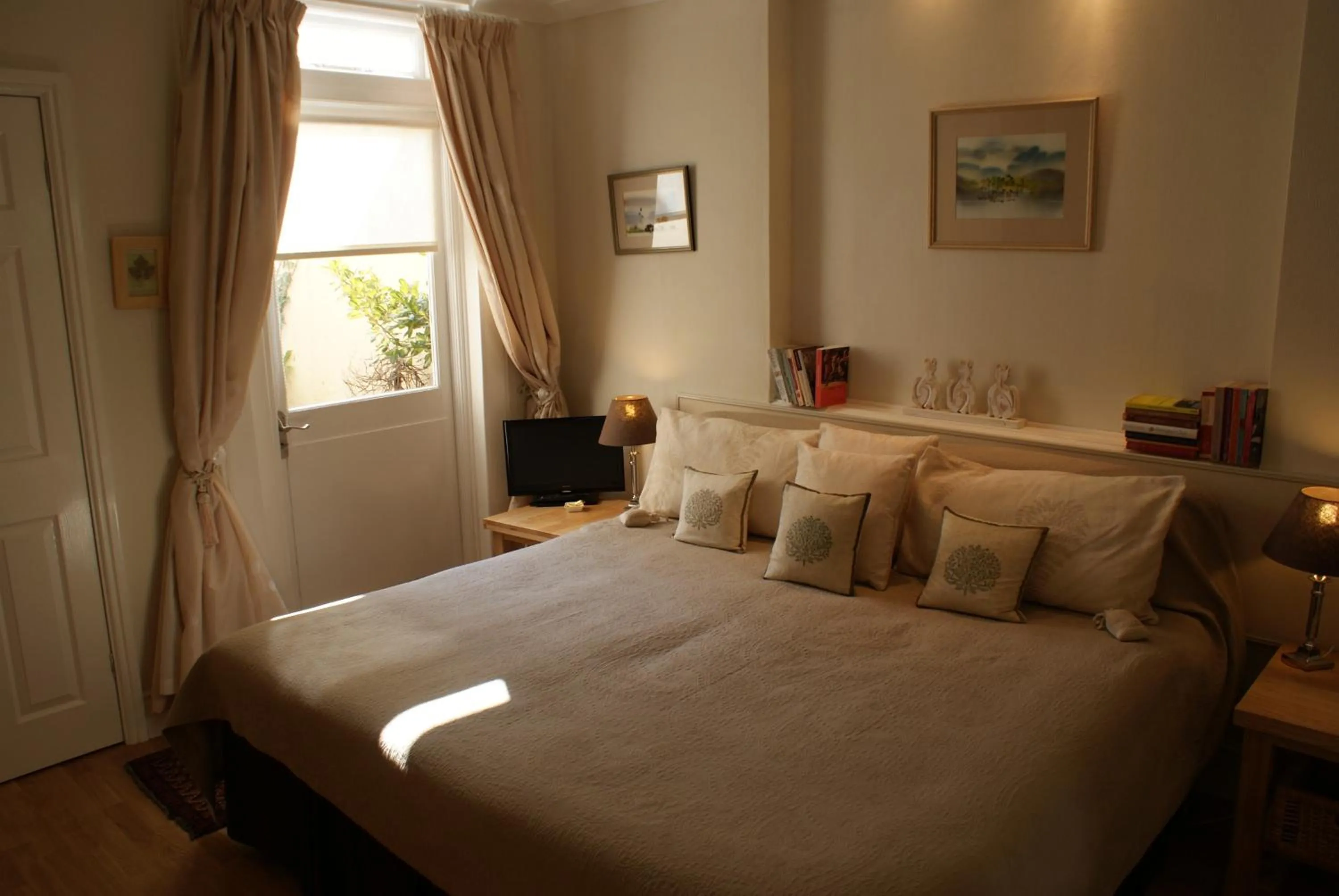 Day, Bed in The Norwood Guest House