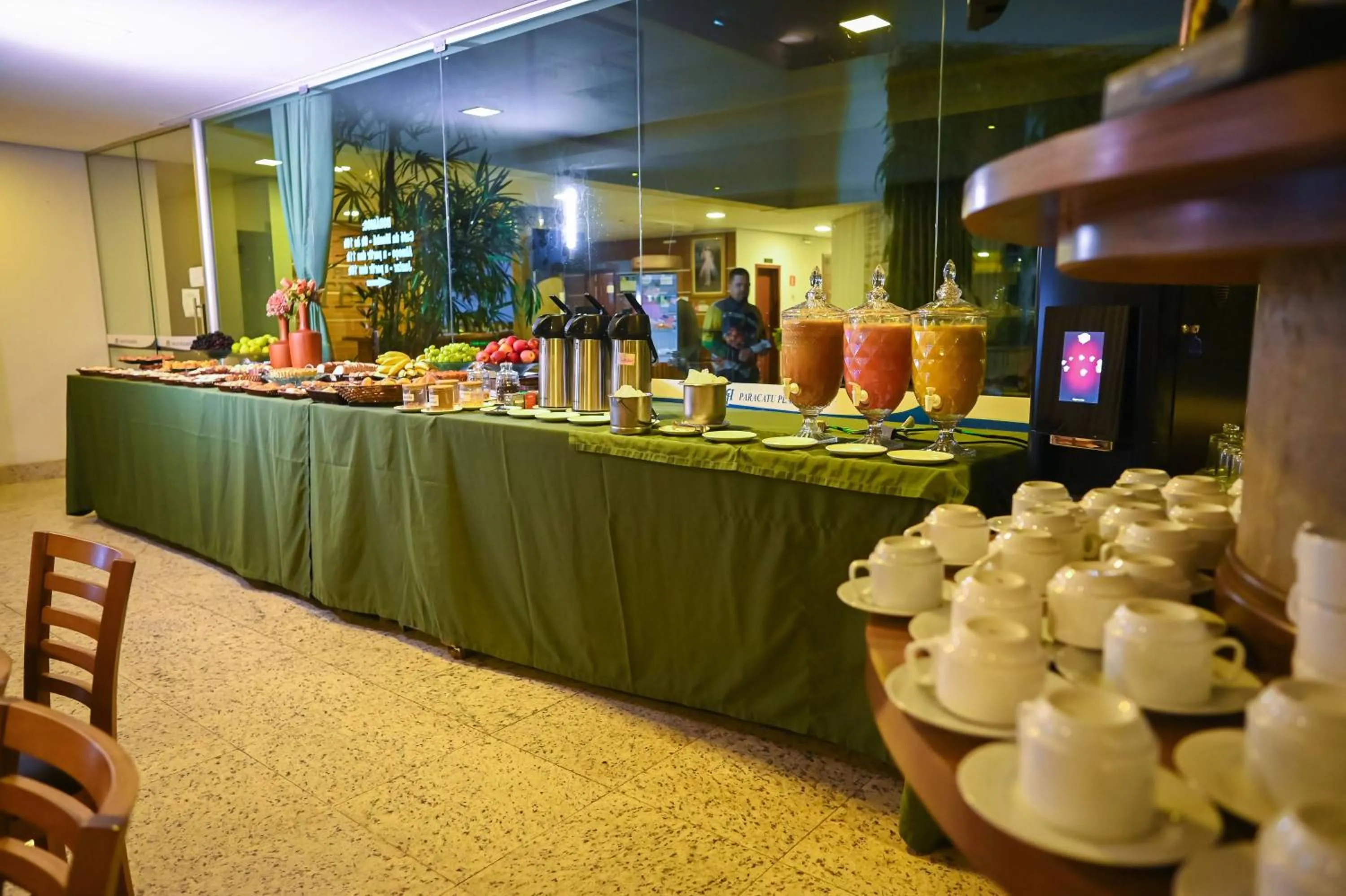 Restaurant/places to eat in Paracatu Plaza Hotel
