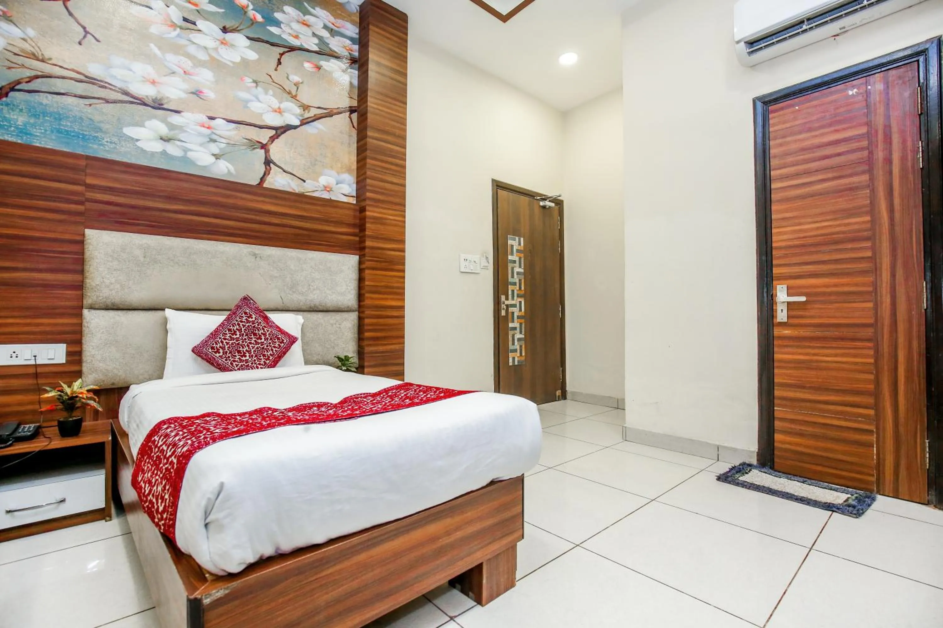 Bed in Hotel Karan Residency - 5 Min Walk From Golden Temple