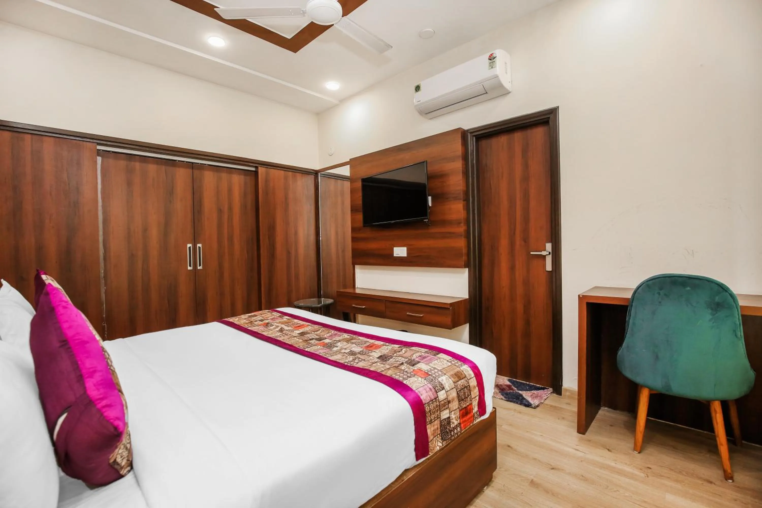 Bed in Hotel Karan Residency - 5 Min Walk From Golden Temple