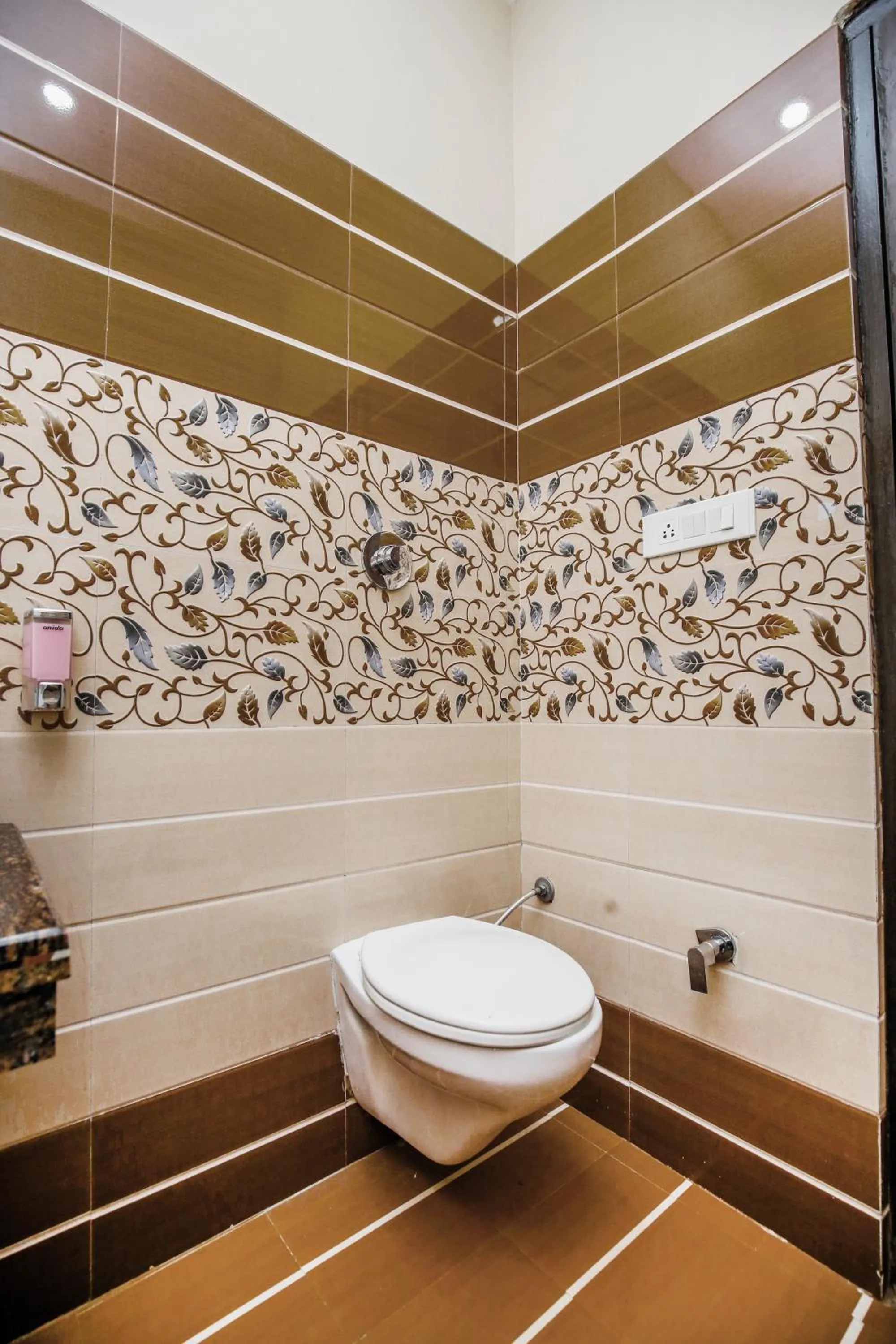 Shower in Hotel Karan Residency - 5 Min Walk From Golden Temple