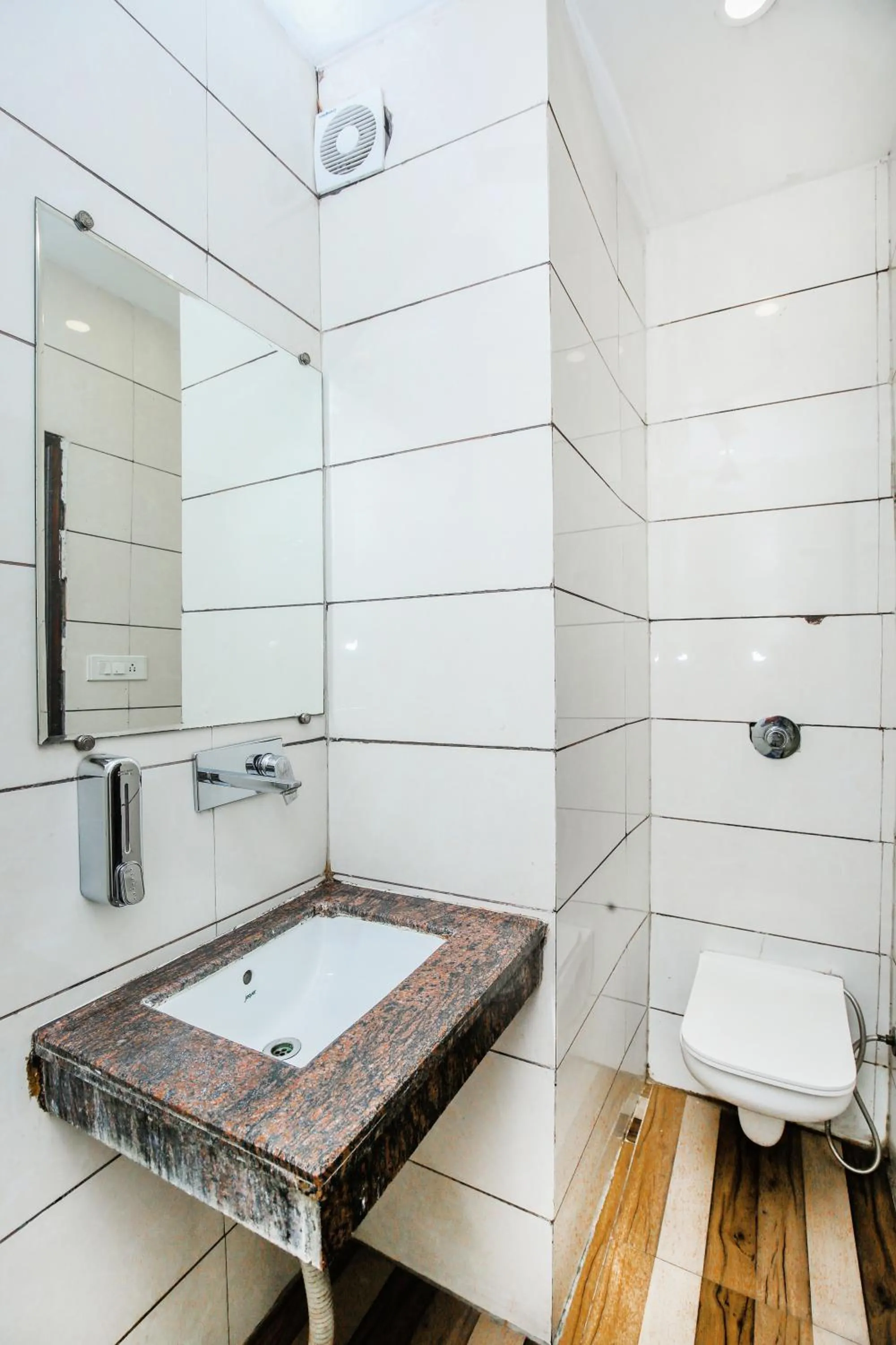 Shower in Hotel Karan Residency - 5 Min Walk From Golden Temple