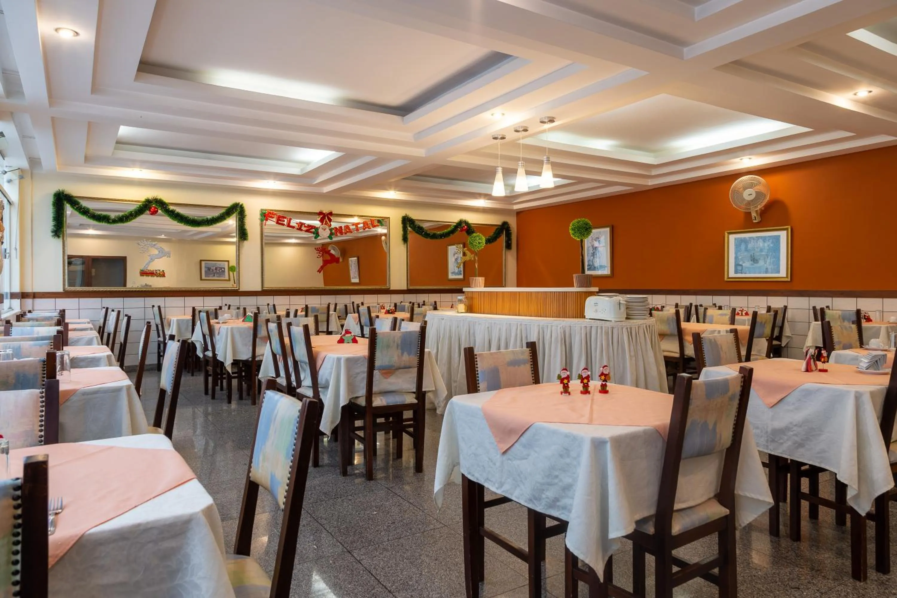 Restaurant/places to eat in Hotel Solaris