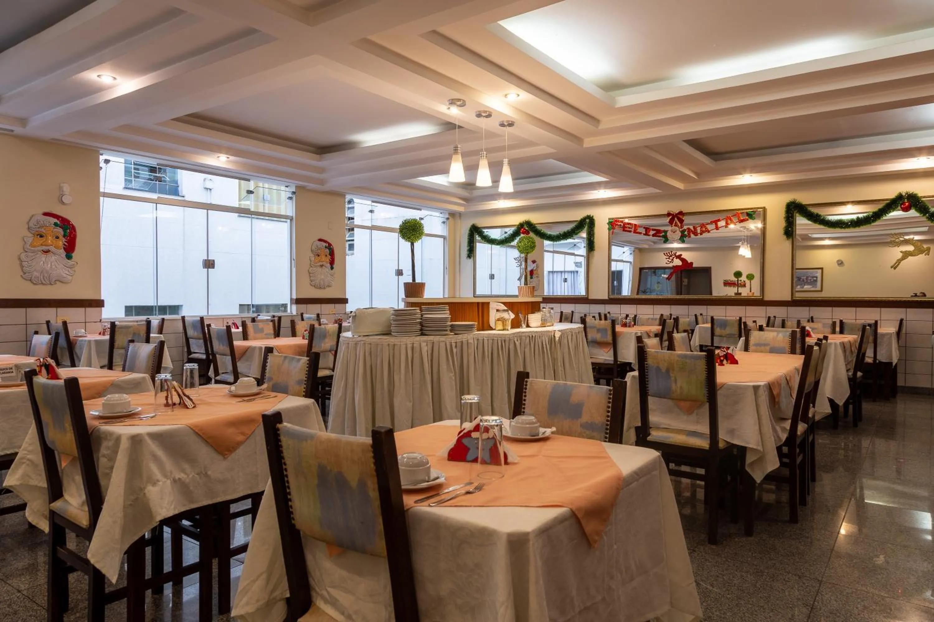 Restaurant/places to eat in Hotel Solaris