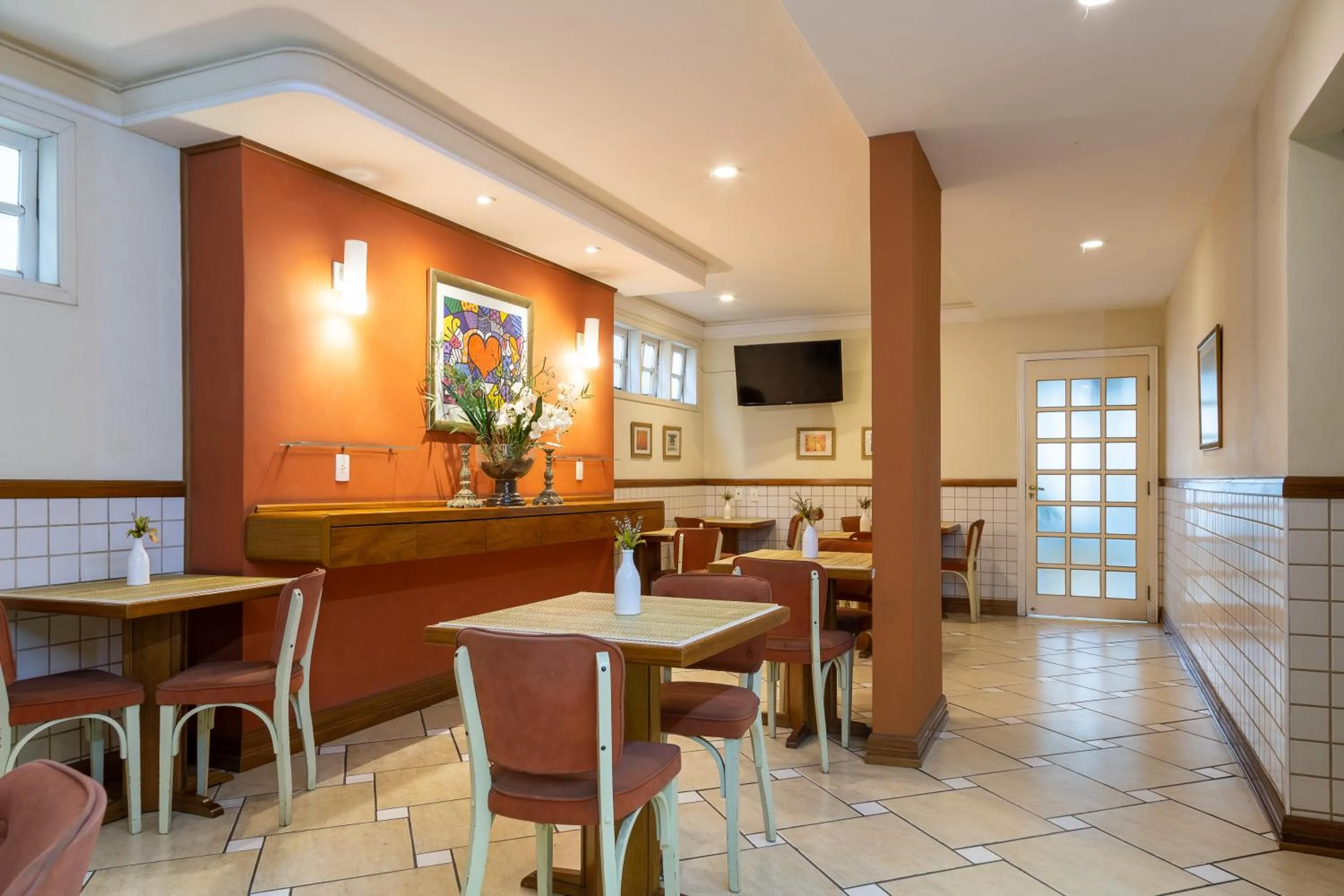 Restaurant/places to eat in Hotel Solaris