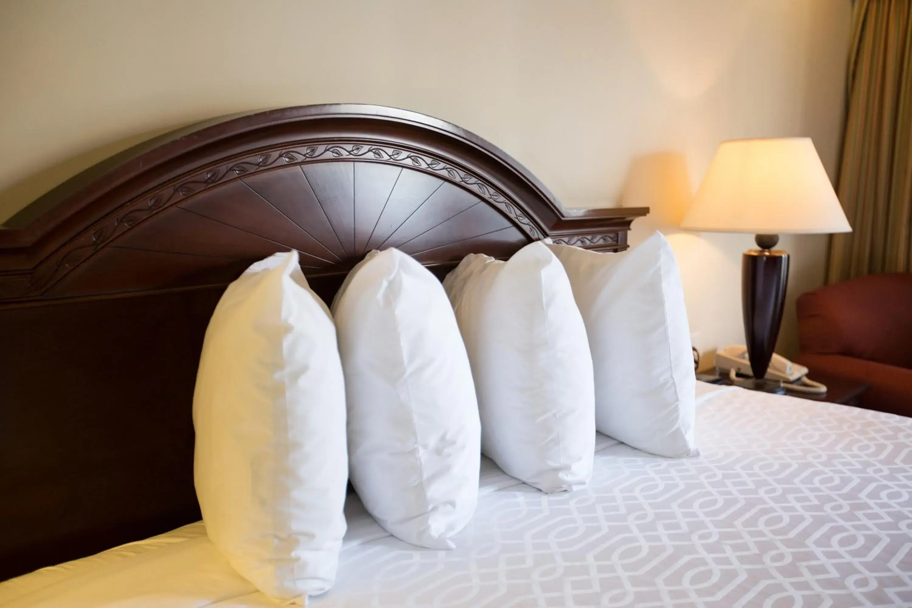 Bed in Queens Inn Anaheim Bed in Queens Inn Anaheim