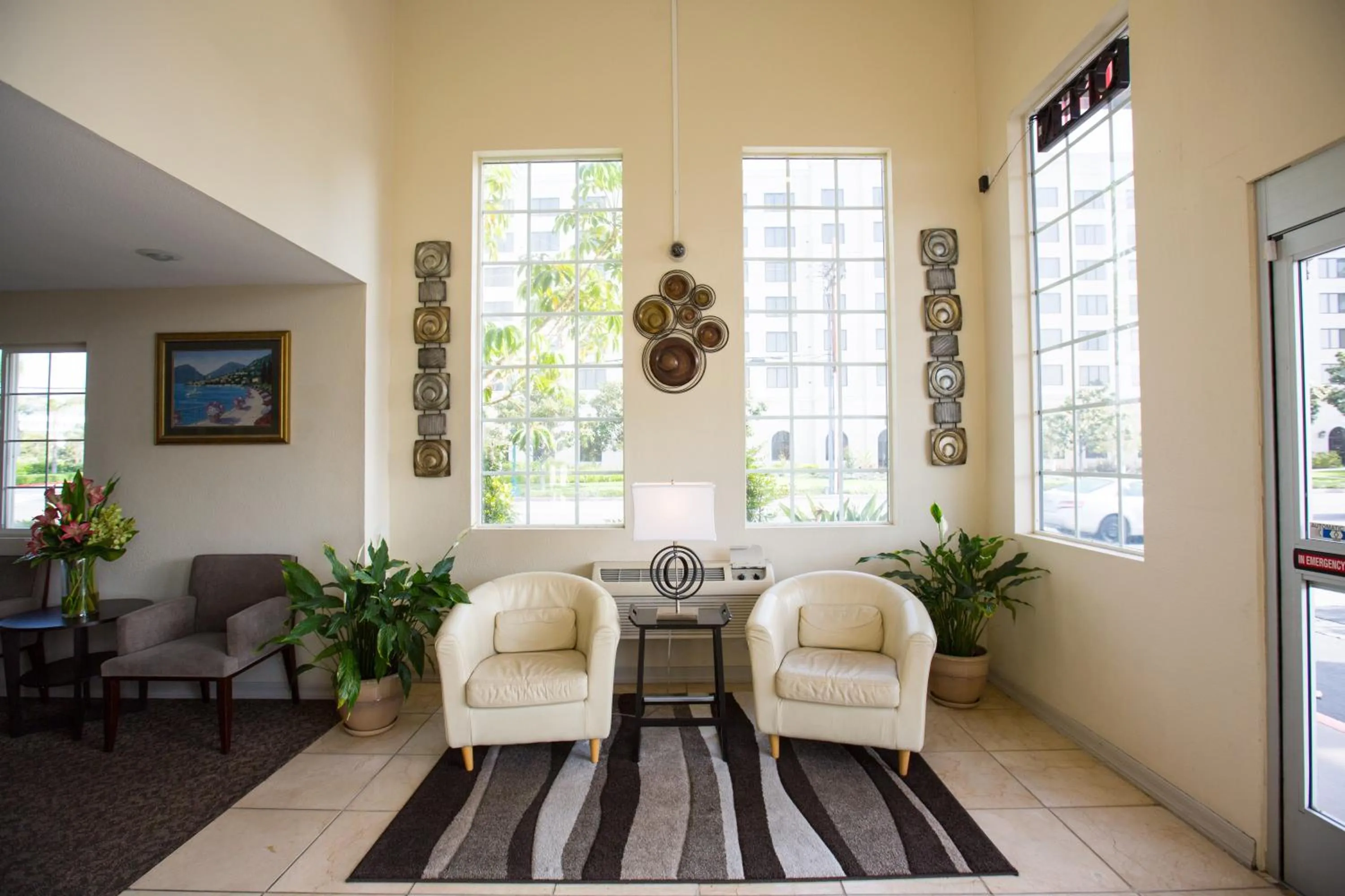 Lobby or reception in Queens Inn Anaheim