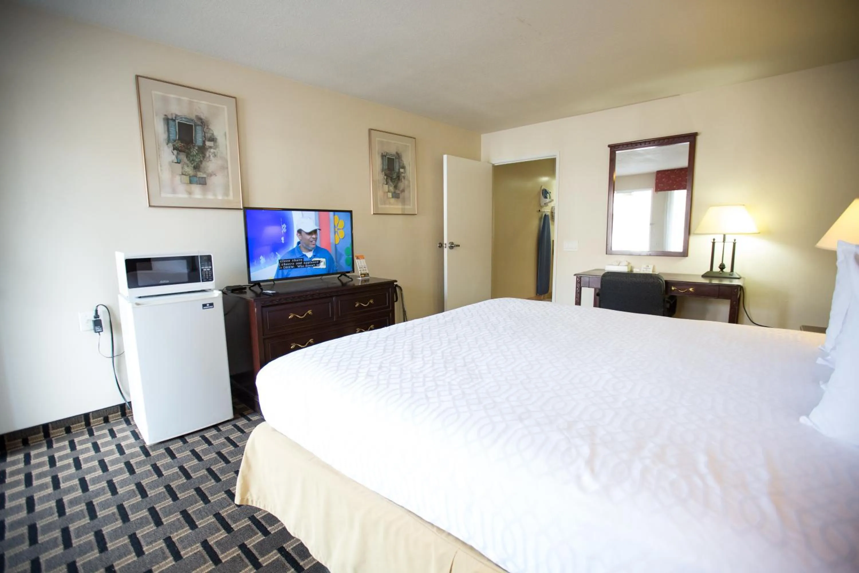 Bed in Queens Inn Anaheim