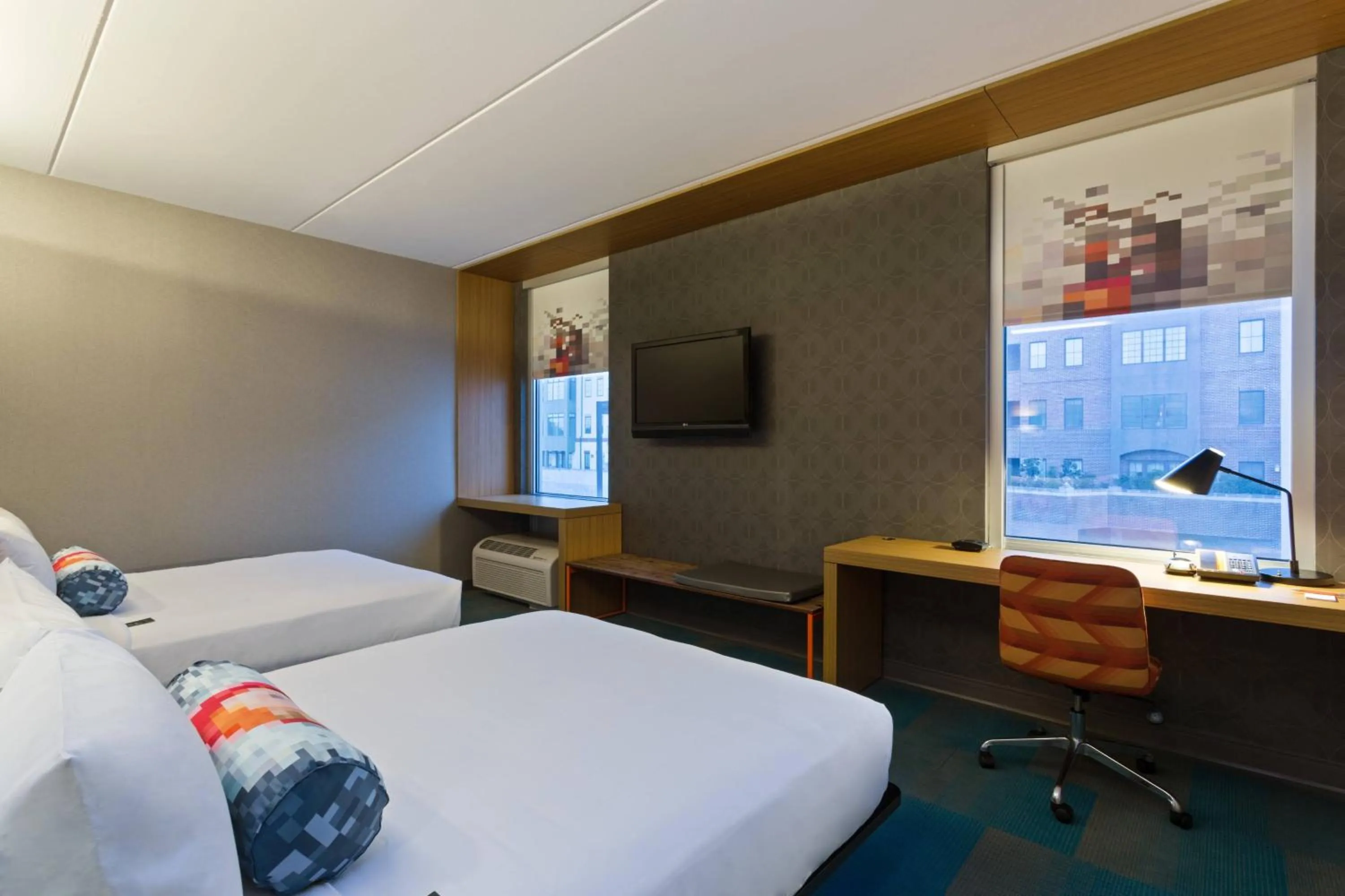 Photo of the whole room, Bed in Aloft Birmingham Soho Square