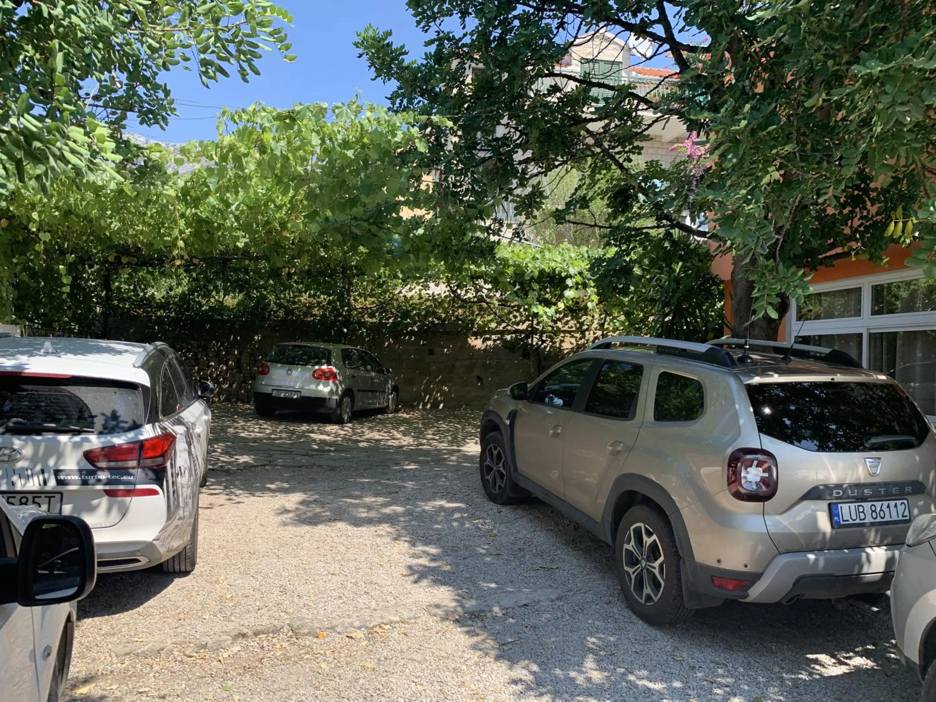 Parking in Apartments Lea