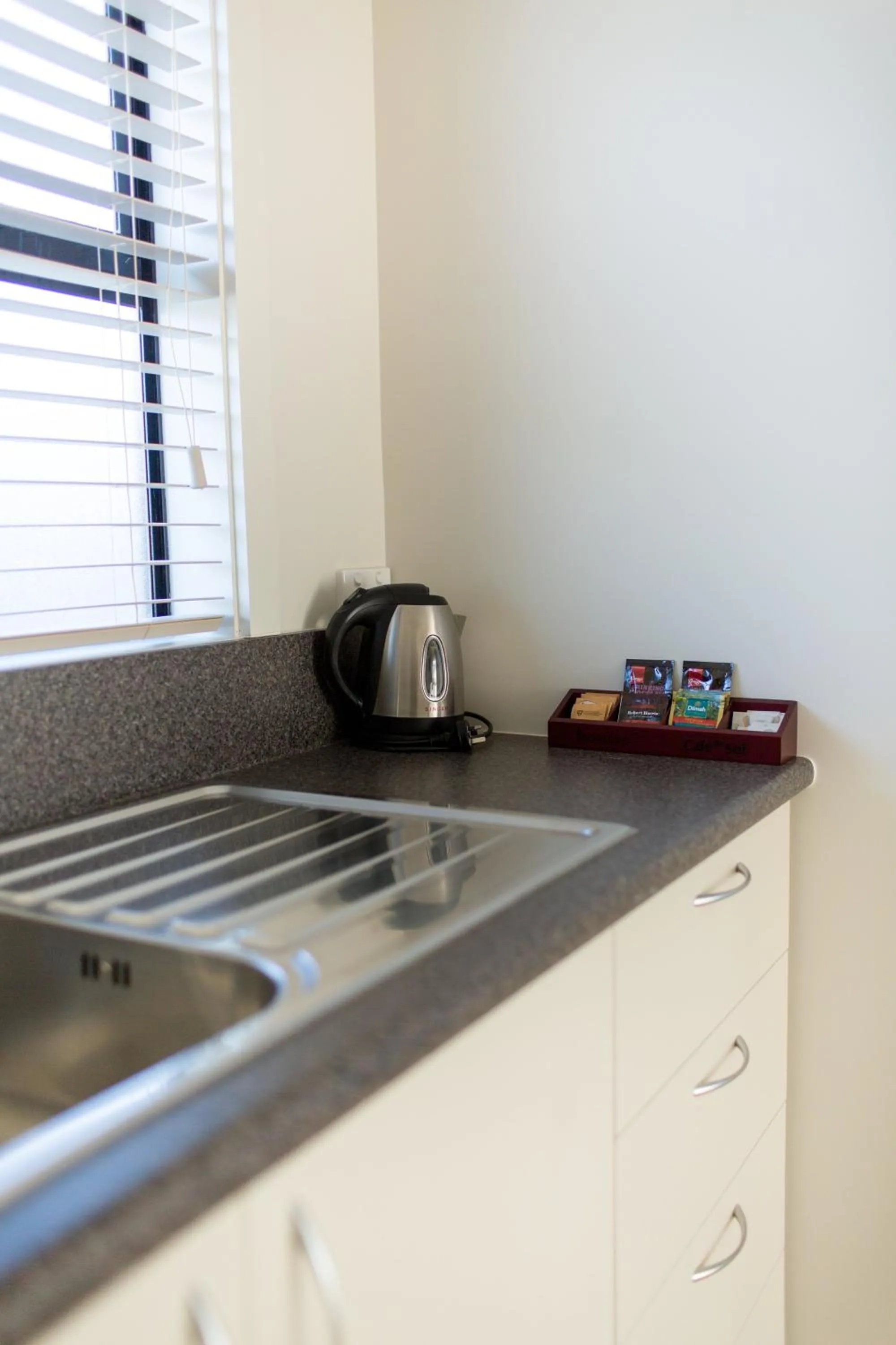 Coffee/tea facilities in Heritage Court Lodge Oamaru