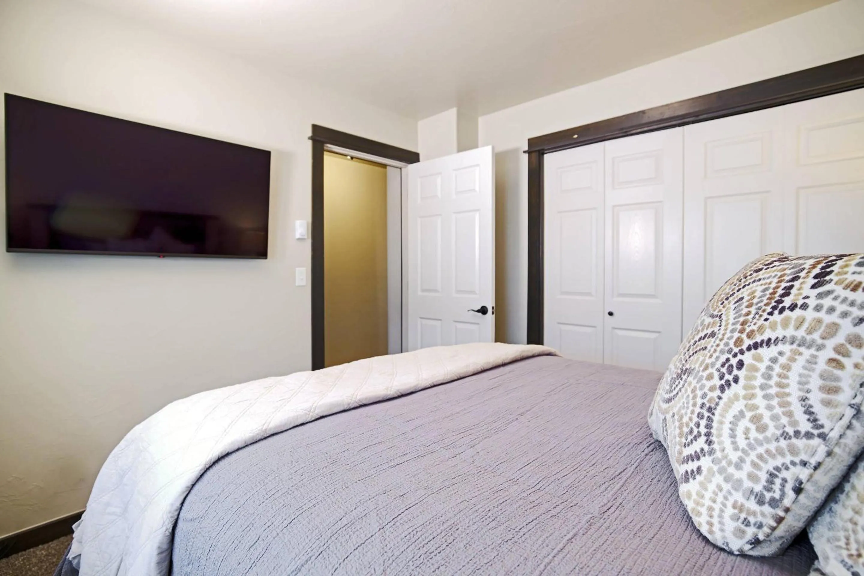 Bedroom, Bed in Copper King Convention Center, an Ascend Collection Hotel