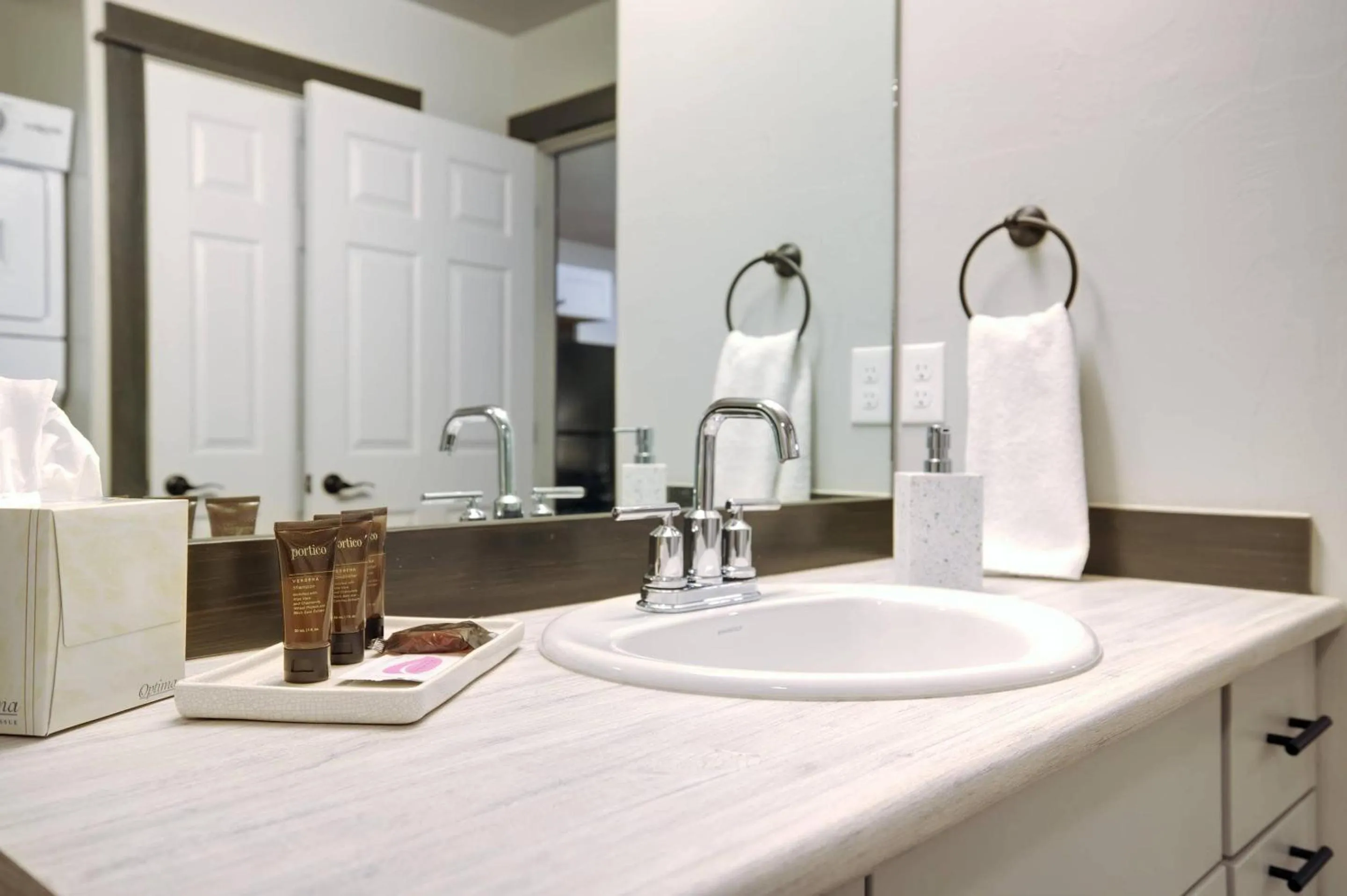 Bedroom in Copper King Convention Center, an Ascend Collection Hotel