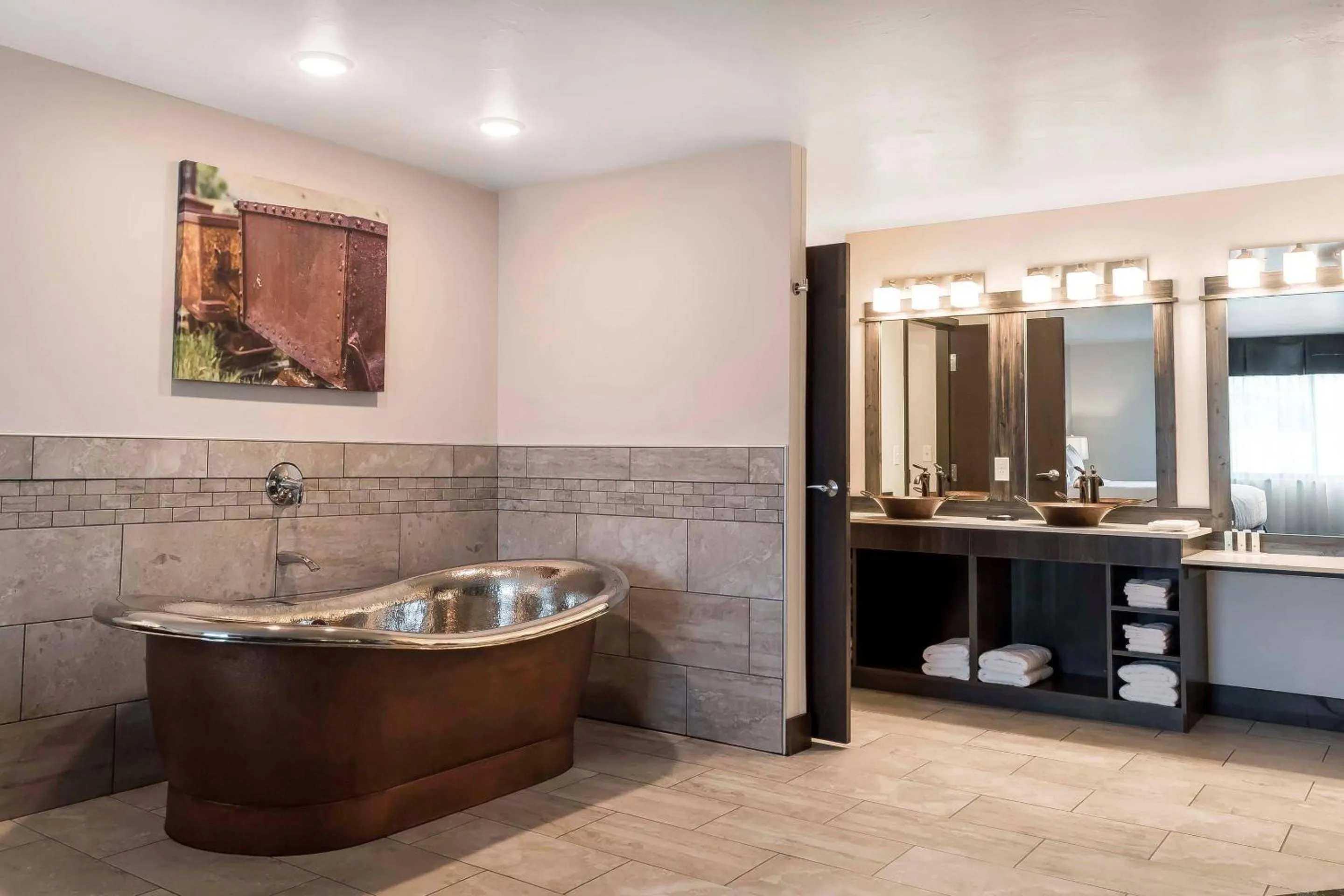 Bedroom in Copper King Convention Center, an Ascend Collection Hotel