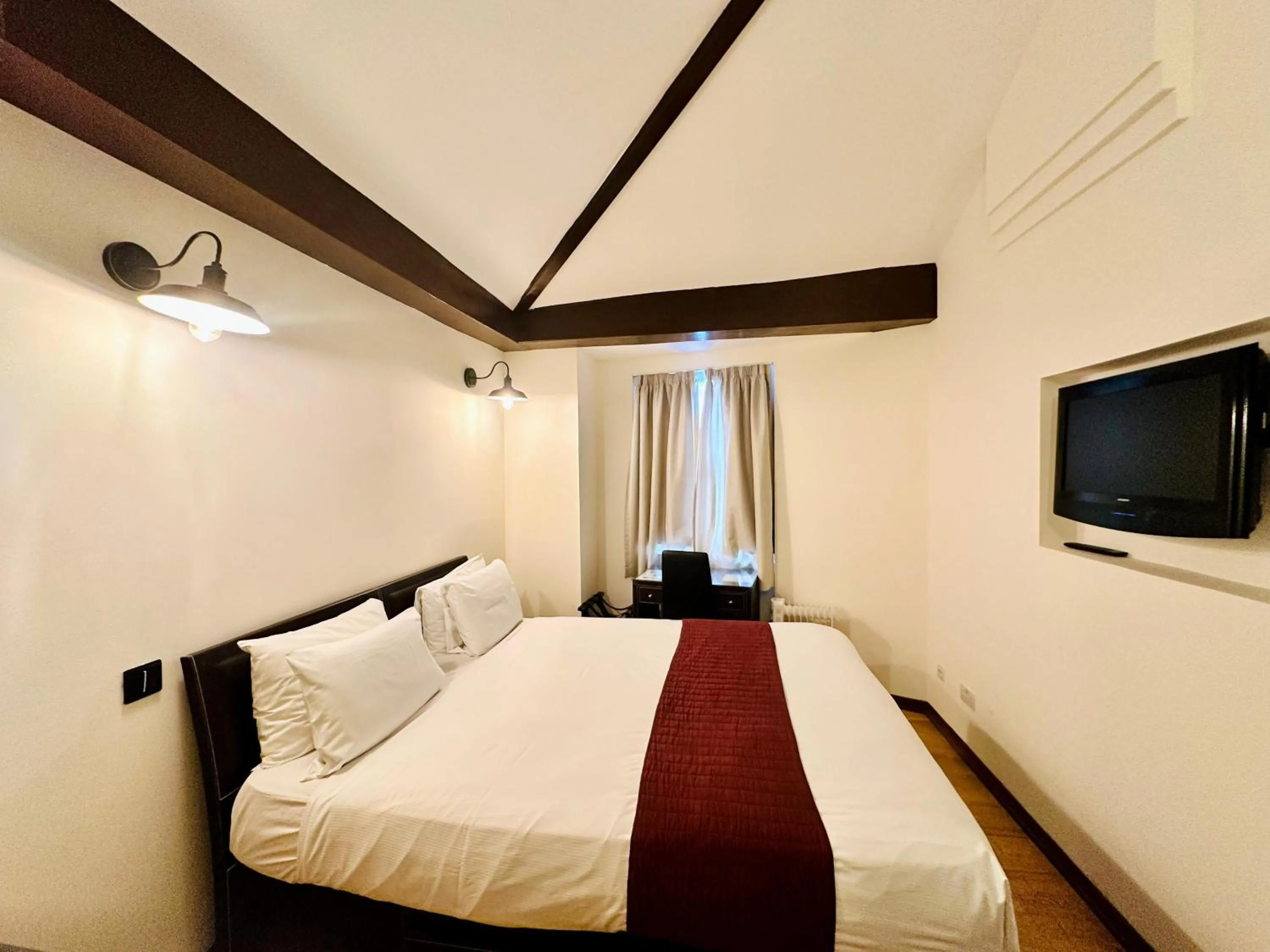 Bedroom, Bed in The Royale Chulan Hyde Park Hotel