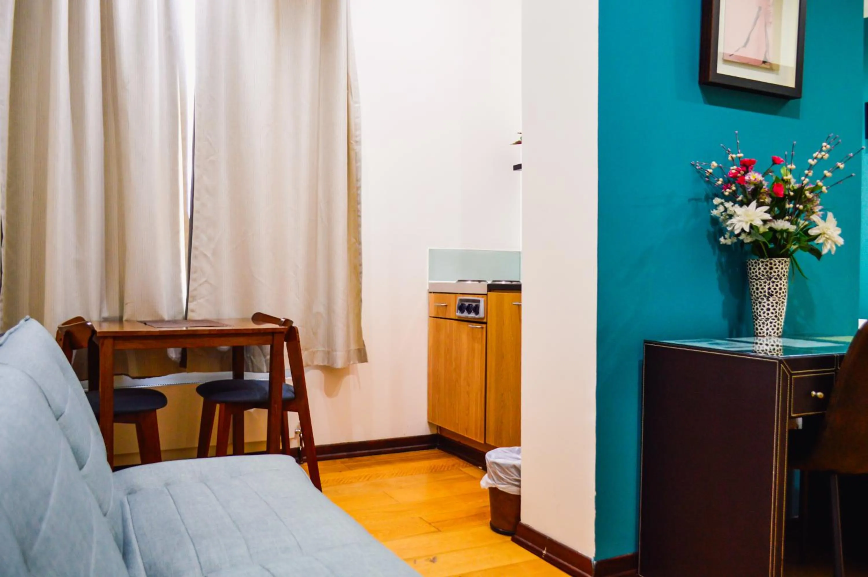 Kitchen or kitchenette in The Royale Chulan Hyde Park Hotel