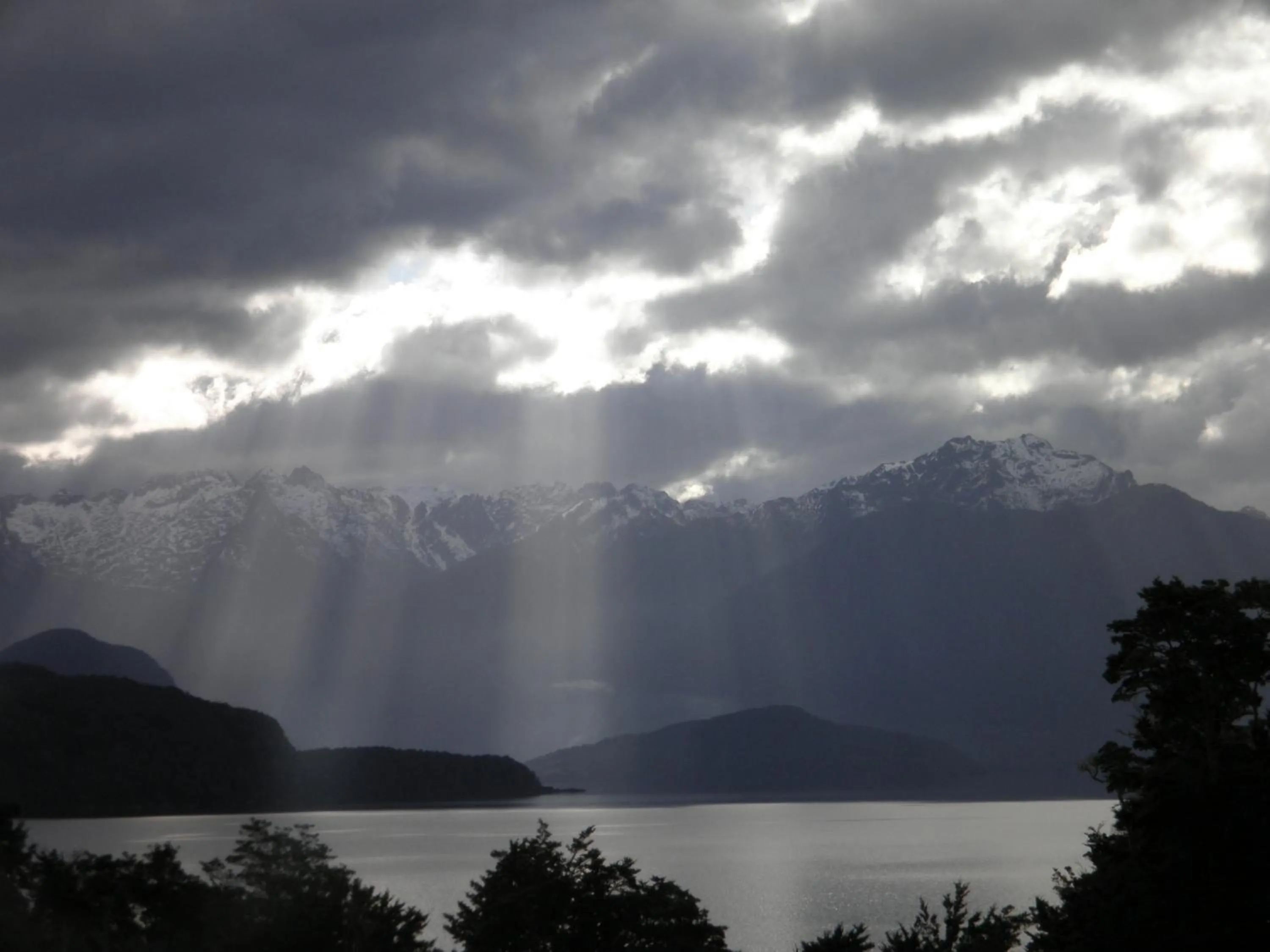 Lake view in Murrells Grand View House
