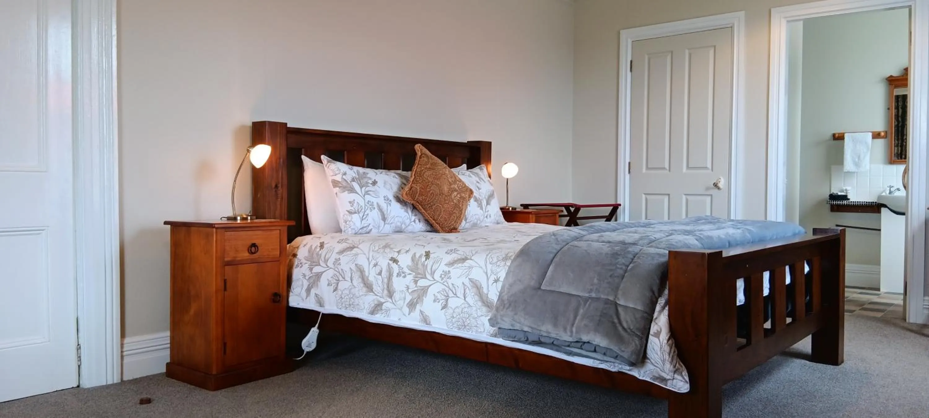 Bedroom, Bed in Murrells Grand View House